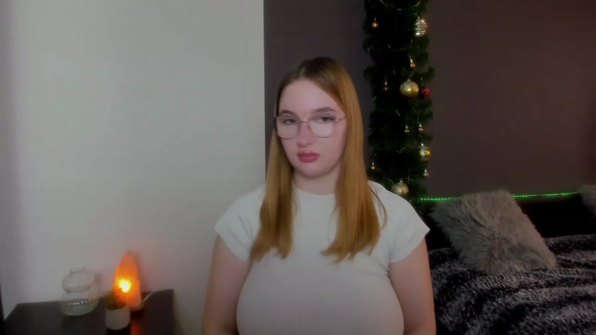 Gallery image thumbnail from AnaFoxy's myfreecams stream on, 12/28/2023, 10:57 image 19 of 20