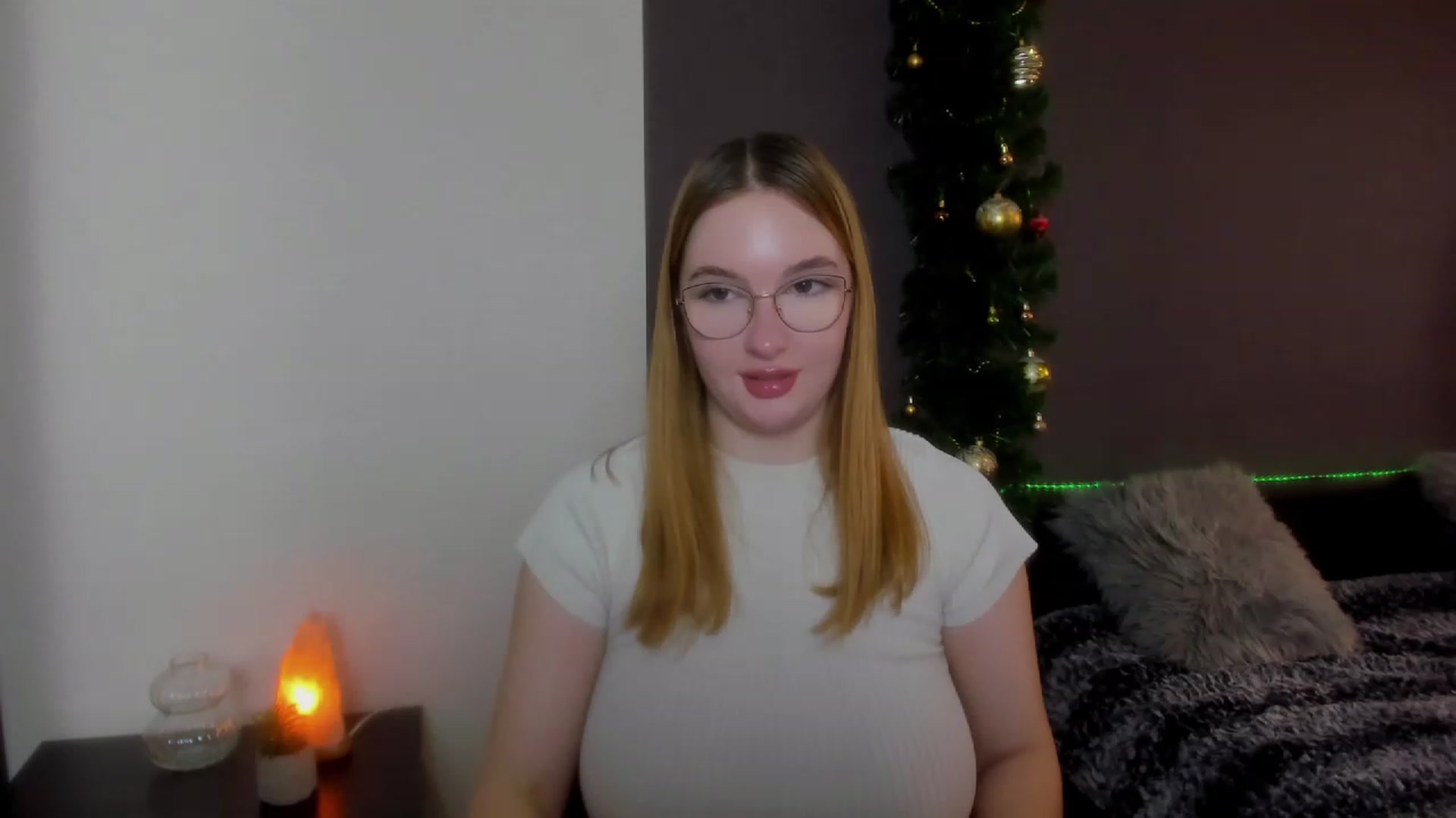 Gallery image thumbnail from AnaFoxy's myfreecams stream on, 12/28/2023, 10:57 image 14 of 20