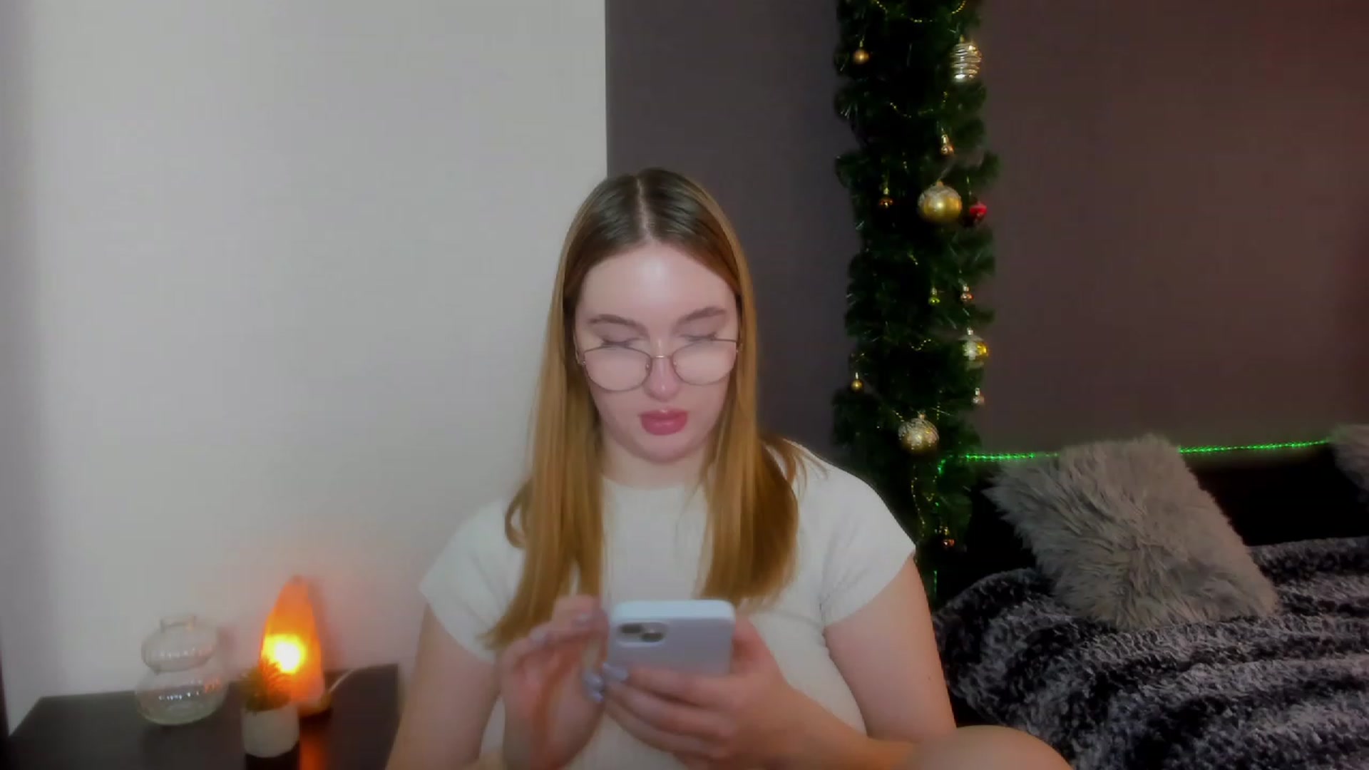 Gallery image thumbnail from AnaFoxy's myfreecams stream on, 12/28/2023, 10:57 image 2 of 20