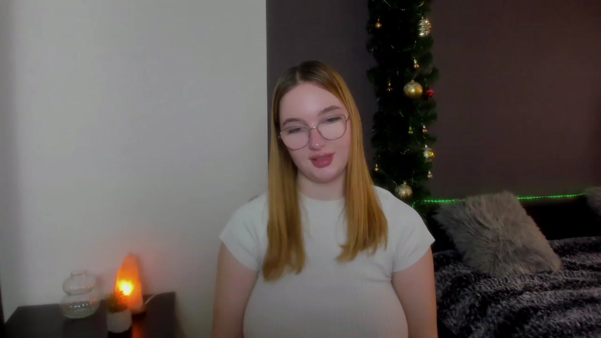 Gallery image thumbnail from AnaFoxy's myfreecams stream on, 12/28/2023, 10:57 image 17 of 20