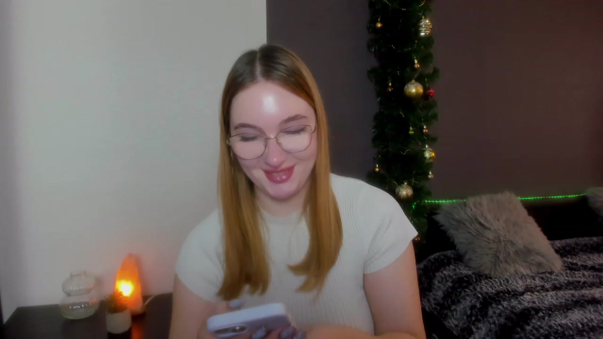 Gallery image thumbnail from AnaFoxy's myfreecams stream on, 12/28/2023, 10:57 image 4 of 20