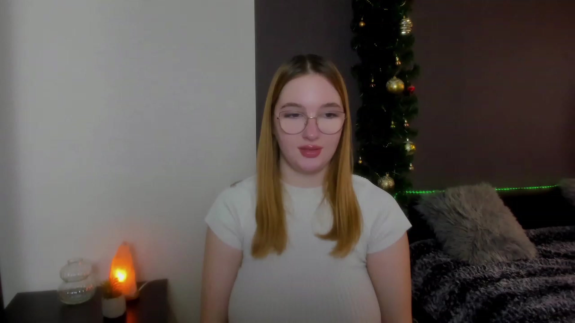 Gallery image thumbnail from AnaFoxy's myfreecams stream on, 12/28/2023, 10:57 image 16 of 20