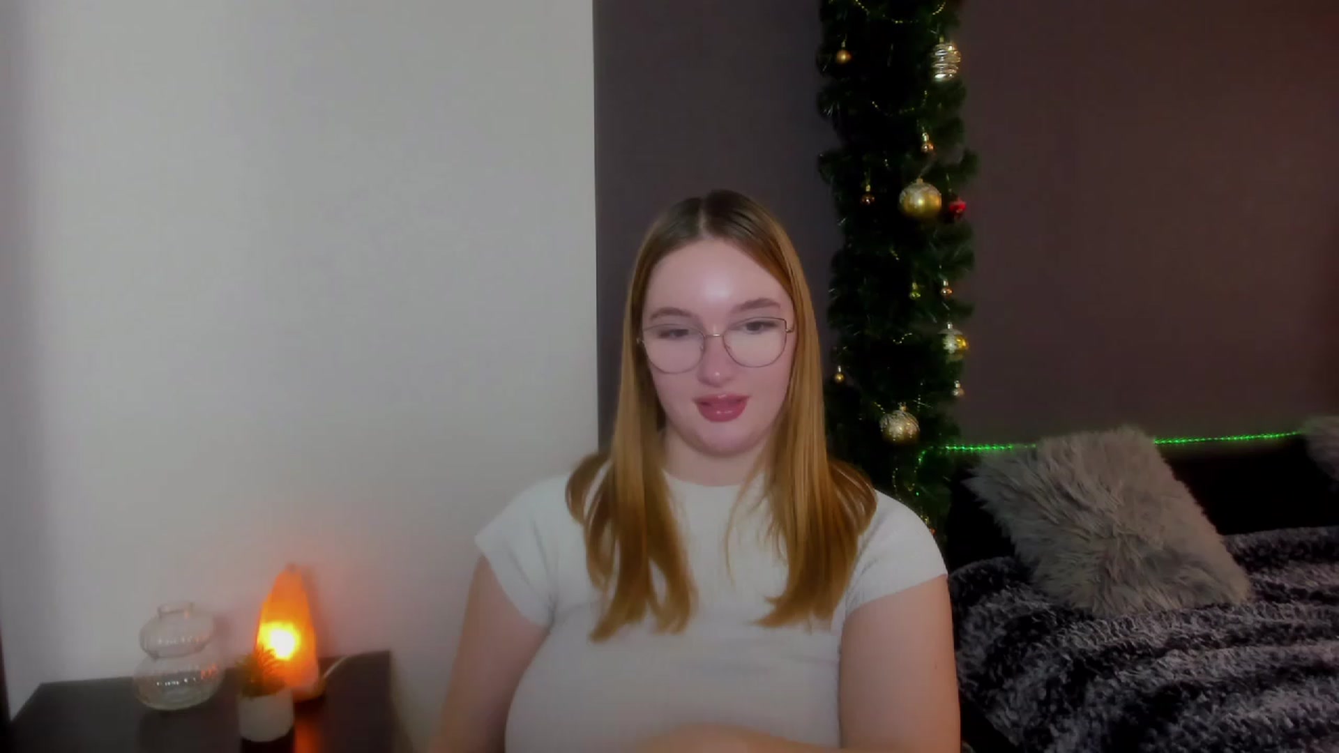 Gallery image thumbnail from AnaFoxy's myfreecams stream on, 12/28/2023, 10:57 image 11 of 20