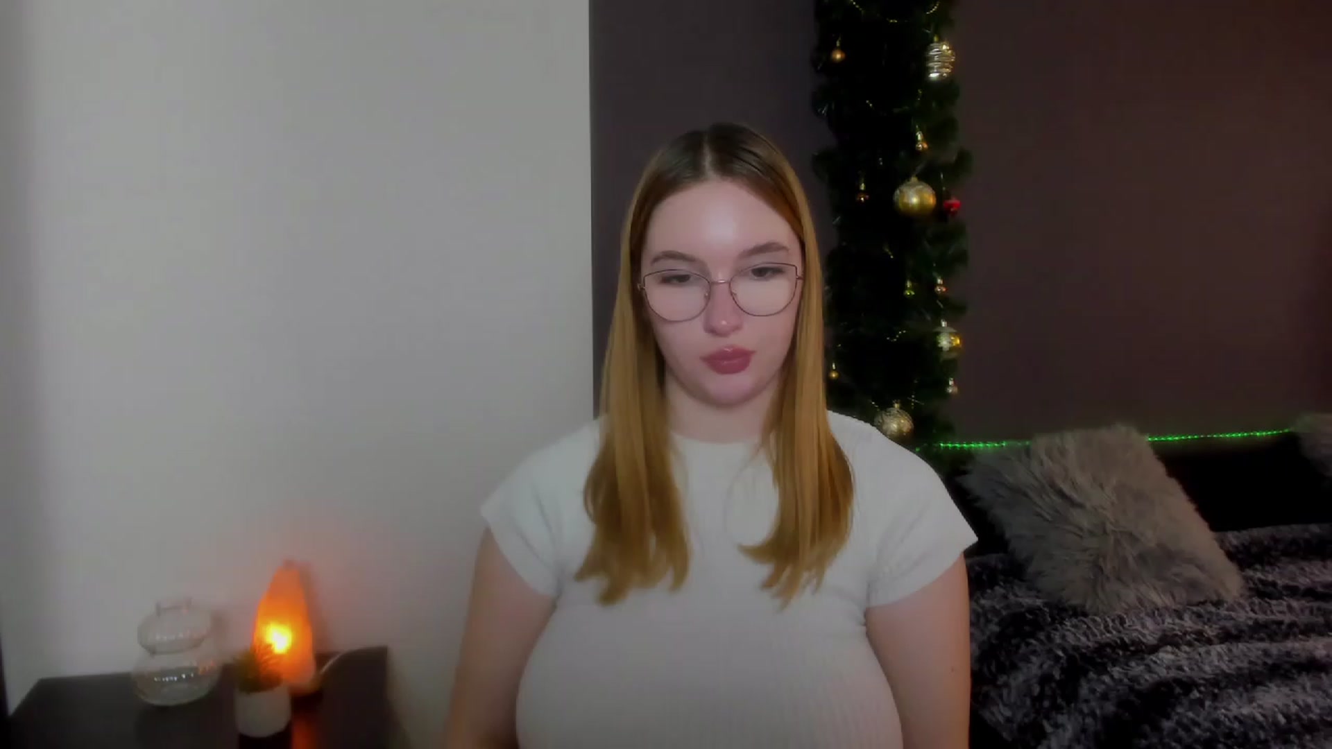 Gallery image thumbnail from AnaFoxy's myfreecams stream on, 12/28/2023, 10:57 image 5 of 20