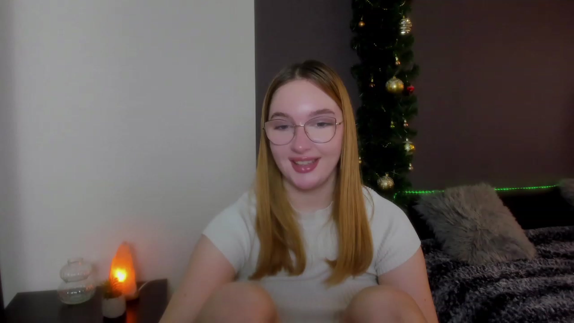 Gallery image thumbnail from AnaFoxy's myfreecams stream on, 12/28/2023, 10:57 image 6 of 20