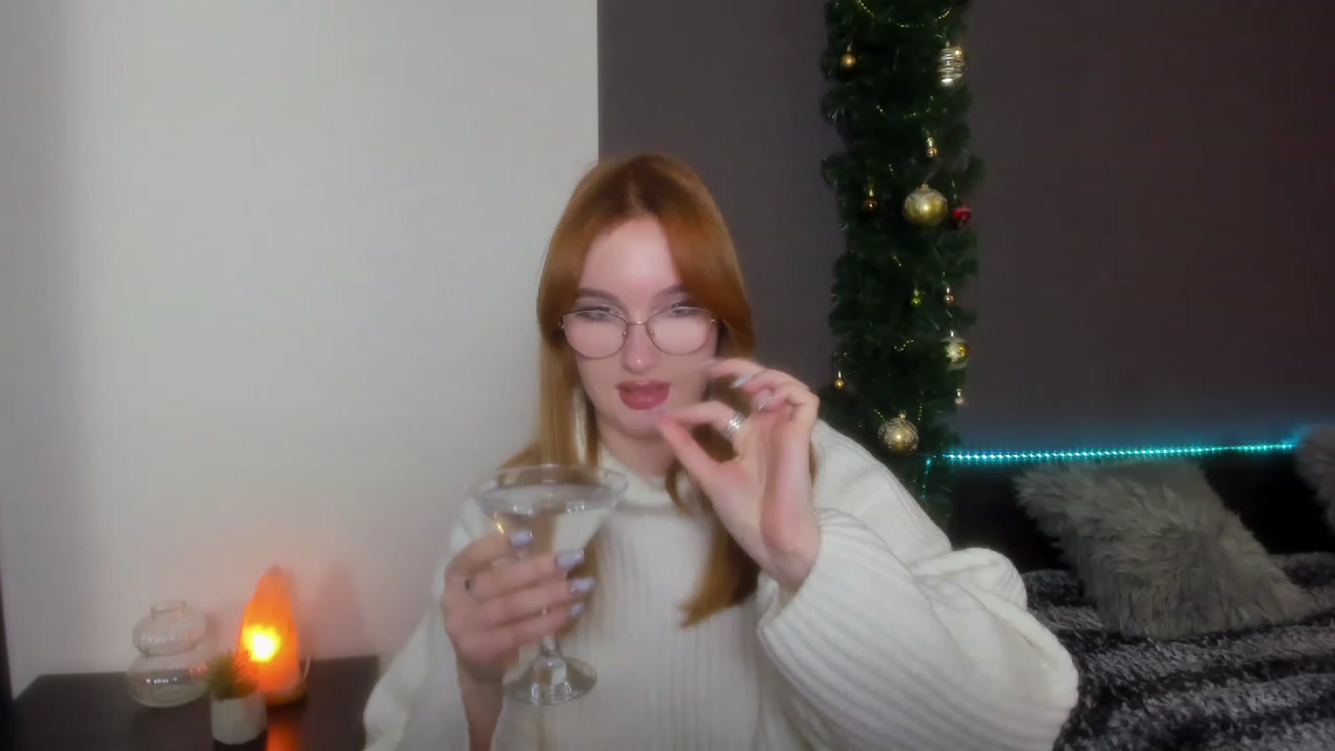 Gallery image thumbnail from AnaFoxy's myfreecams stream on, 12/29/2023, 10:16 image 4 of 20
