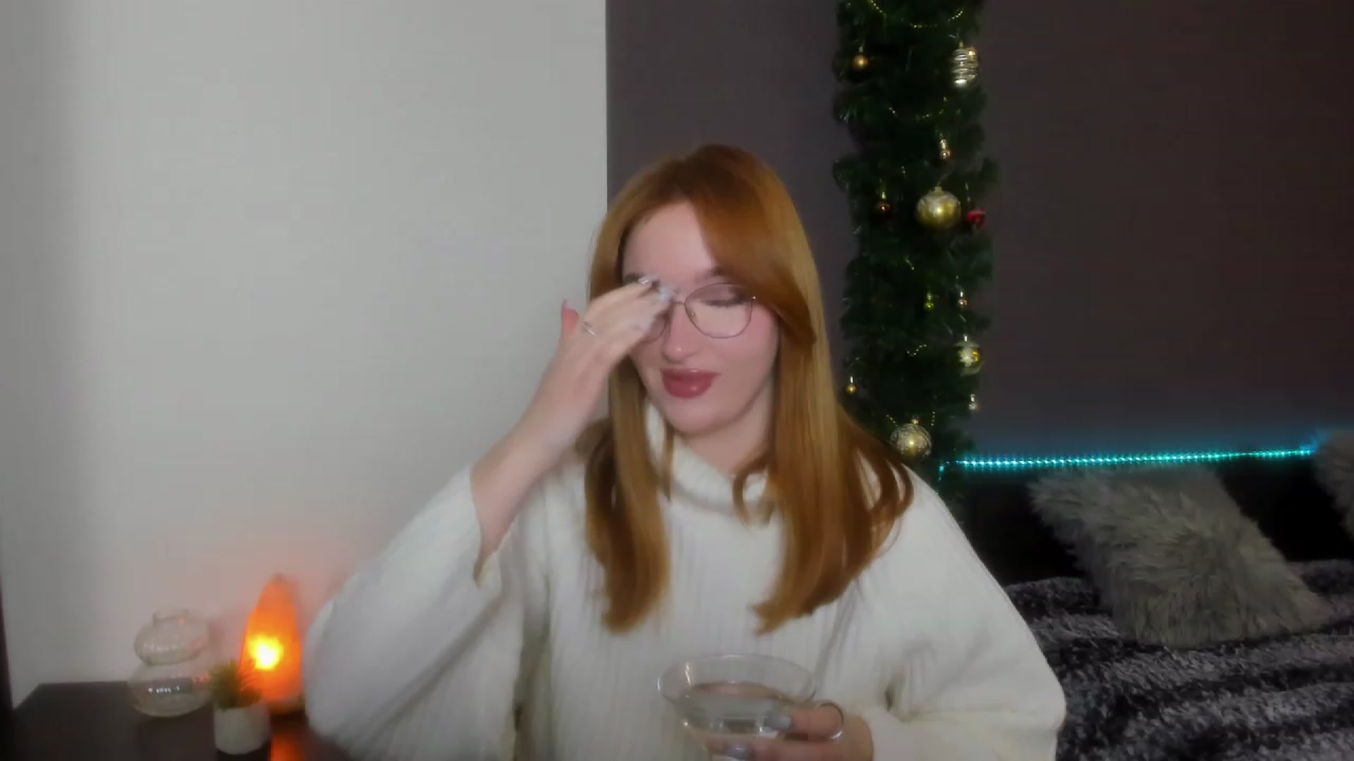 Gallery image thumbnail from AnaFoxy's myfreecams stream on, 12/29/2023, 10:16 image 6 of 20