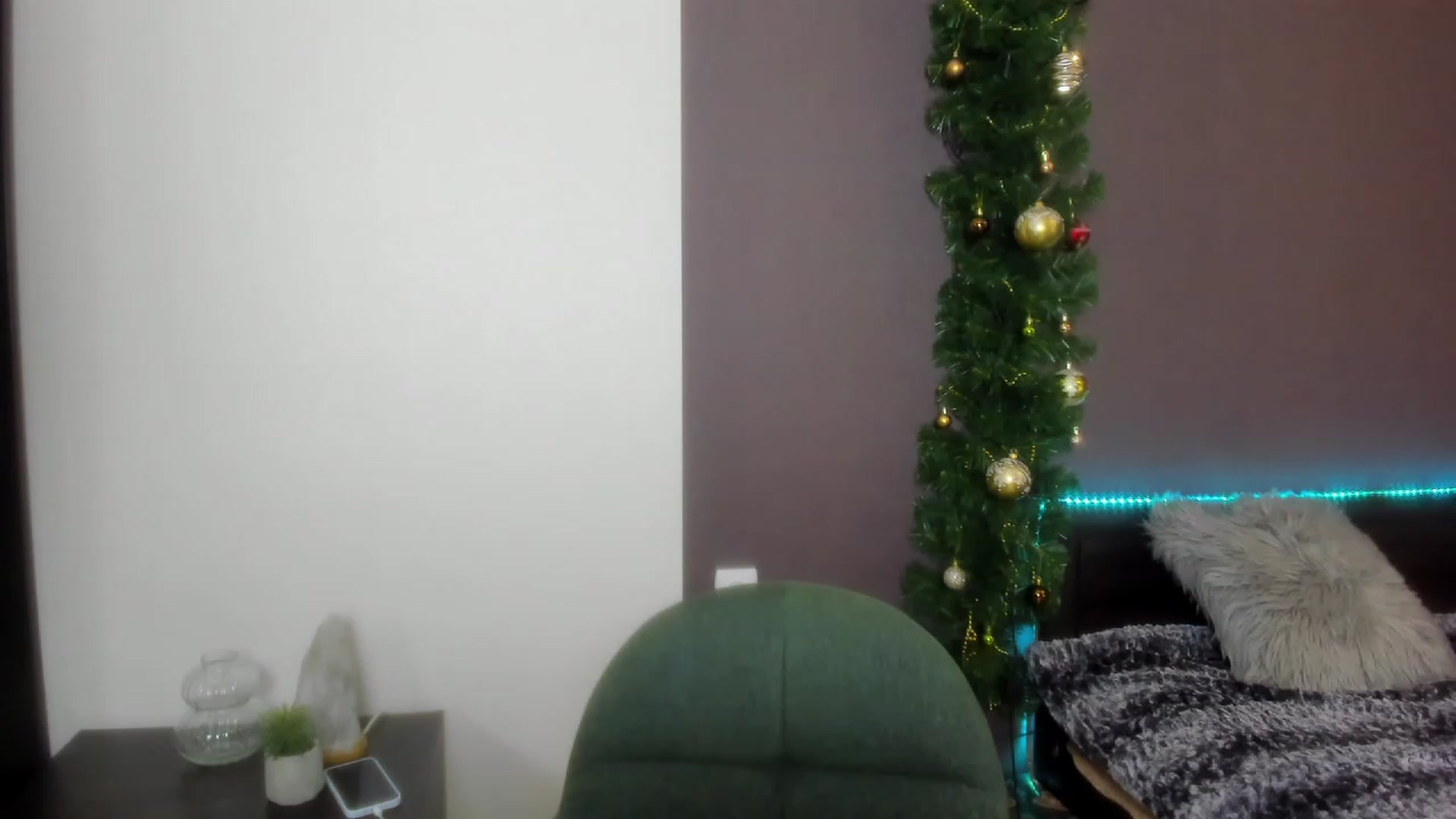 Gallery image thumbnail from AnaFoxy's myfreecams stream on, 12/29/2023, 14:21 image 18 of 20