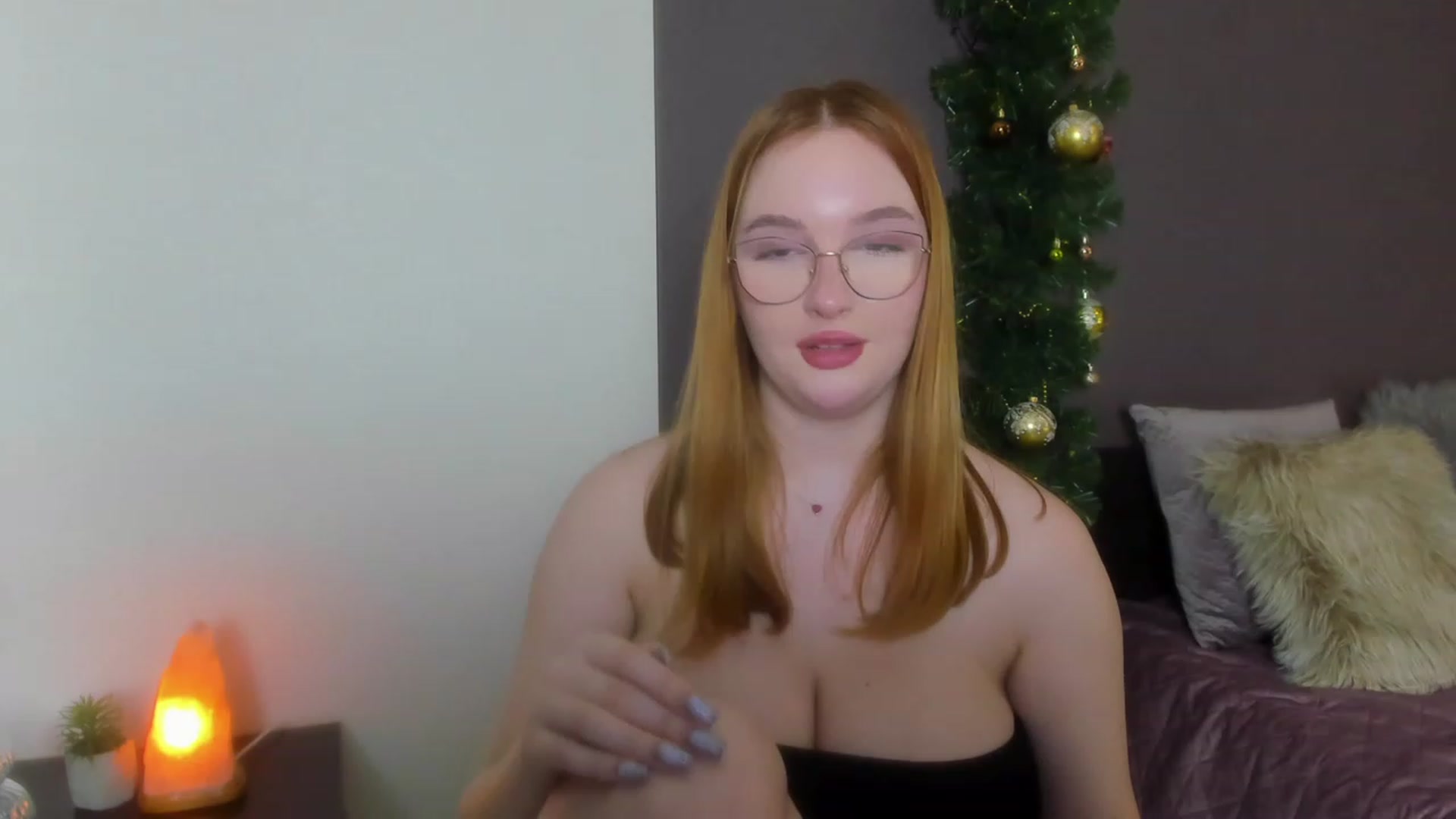 Gallery image thumbnail from AnaFoxy's myfreecams stream on, 01/05/2024, 14:50 image 17 of 20
