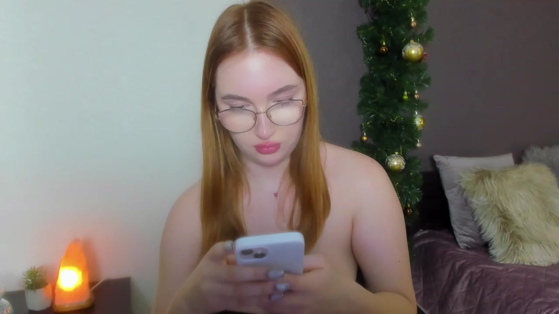 Gallery image thumbnail from AnaFoxy's myfreecams stream on, 01/05/2024, 14:50 image 14 of 20