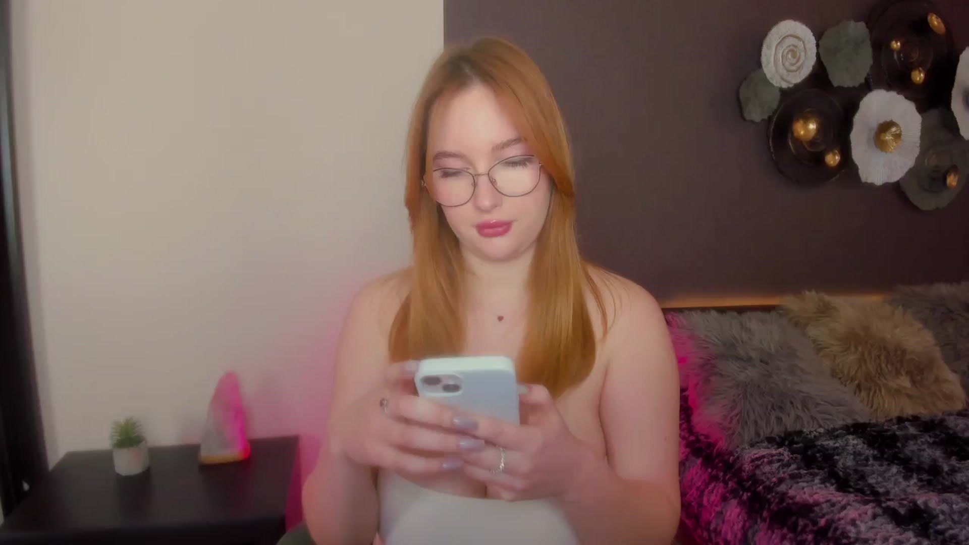Gallery image thumbnail from AnaFoxy's myfreecams stream on, 02/26/2024, 10:32 image 11 of 20