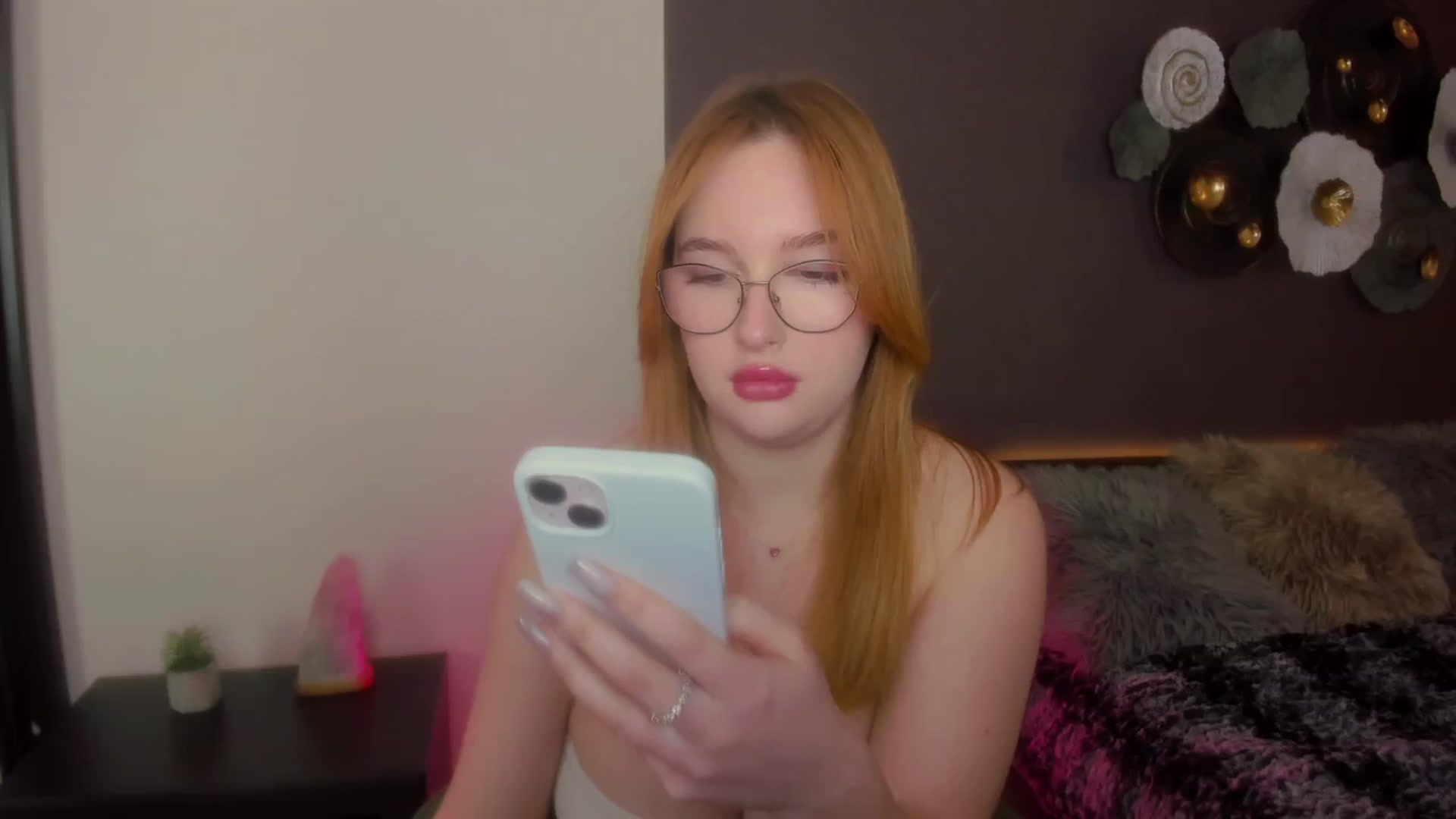 Gallery image thumbnail from AnaFoxy's myfreecams stream on, 02/26/2024, 10:32 image 8 of 20