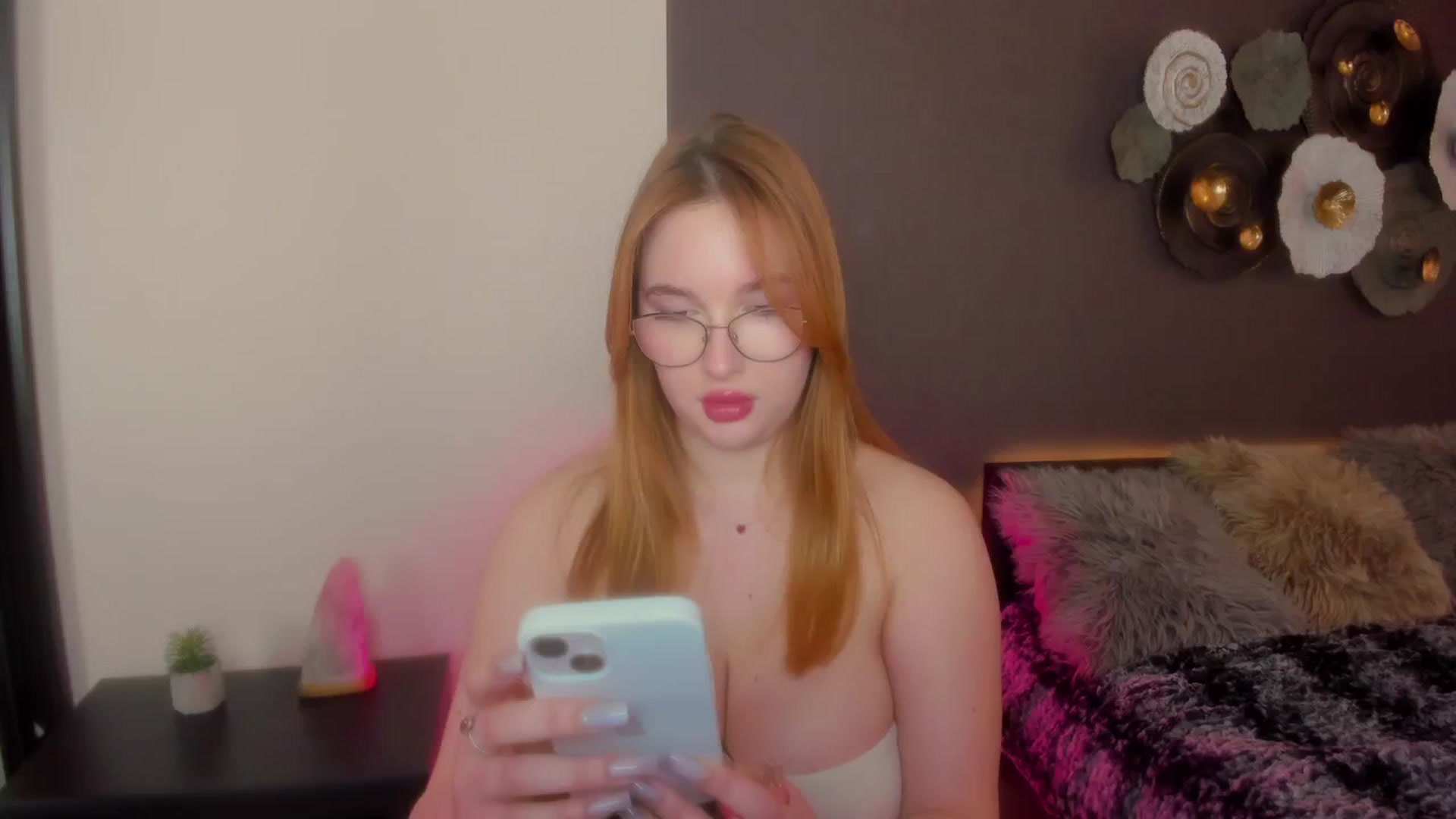 Gallery image thumbnail from AnaFoxy's myfreecams stream on, 02/26/2024, 10:32 image 18 of 20
