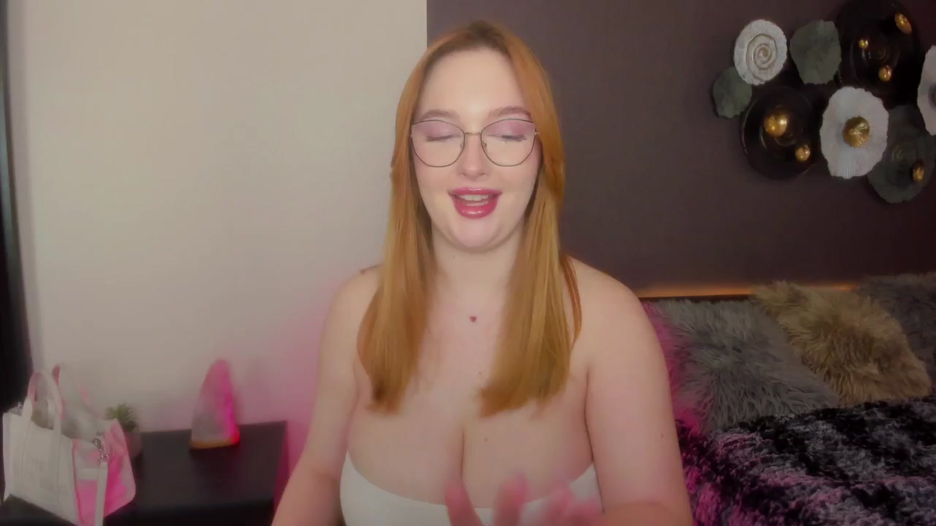 Gallery image thumbnail from AnaFoxy's myfreecams stream on, 02/26/2024, 10:32 image 4 of 20