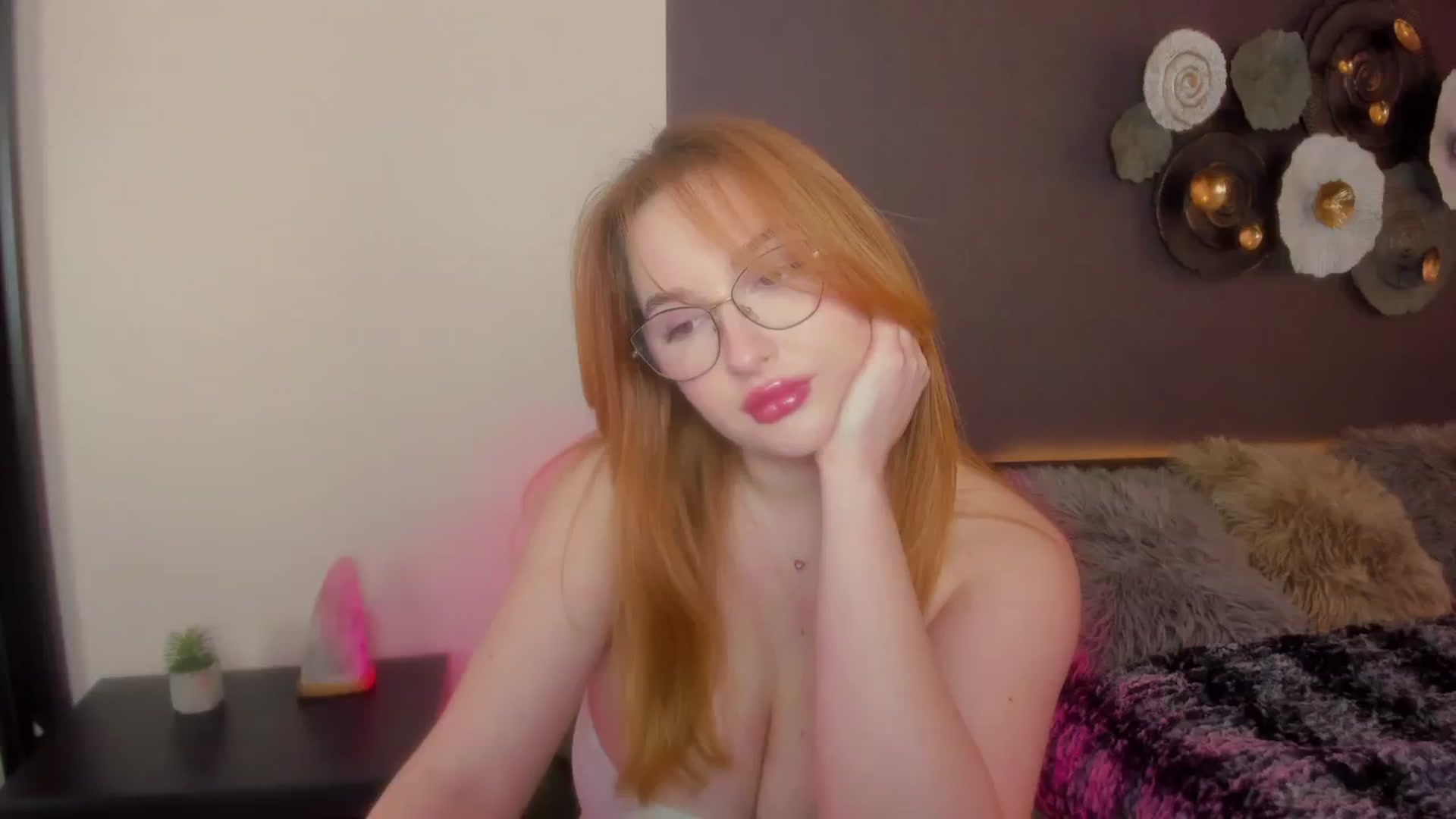 Gallery image thumbnail from AnaFoxy's myfreecams stream on, 02/26/2024, 10:32 image 16 of 20