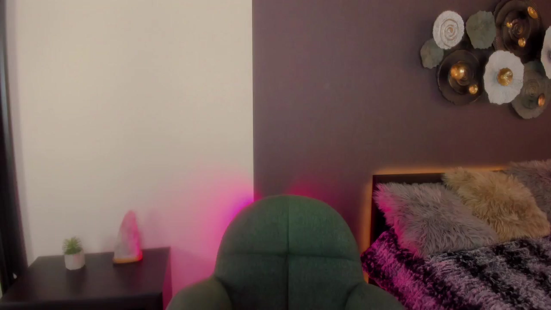 Gallery image thumbnail from AnaFoxy's myfreecams stream on, 02/26/2024, 11:41 image 7 of 20