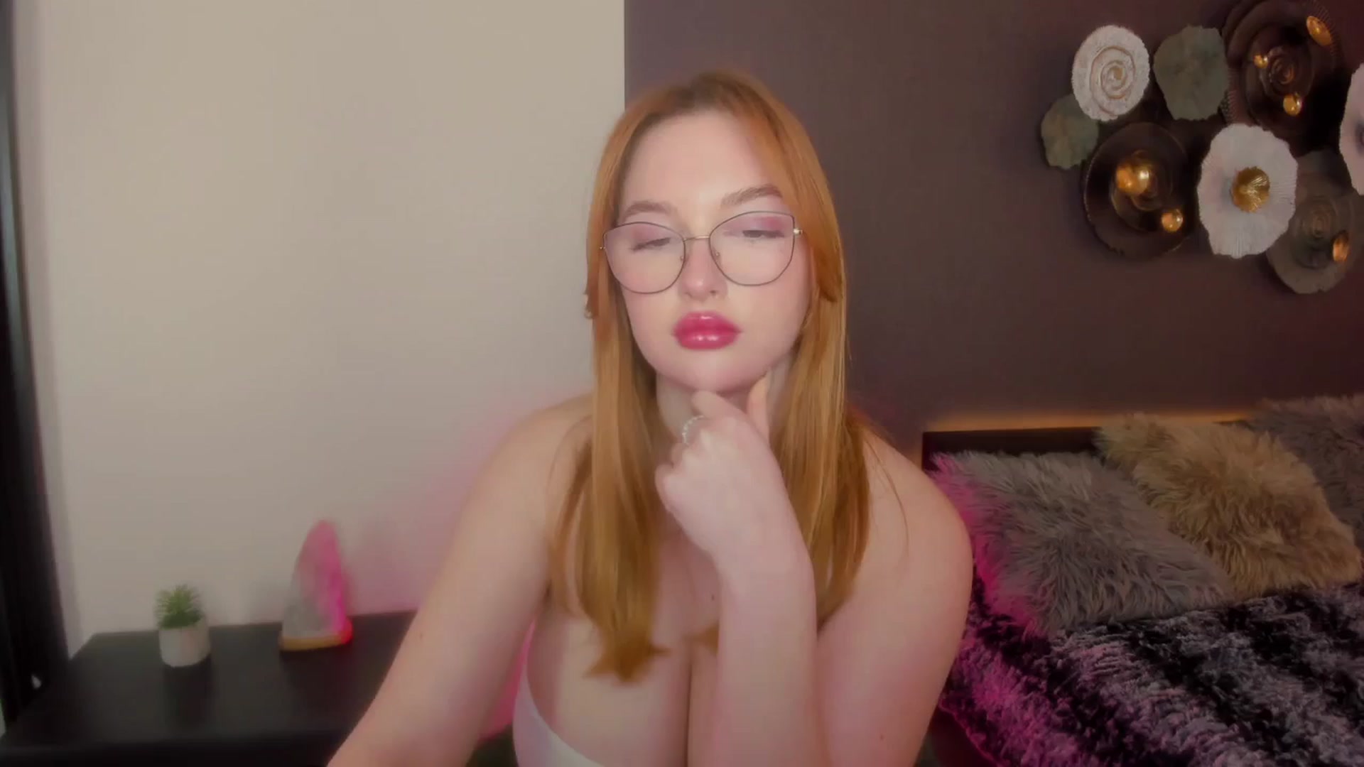 Gallery image thumbnail from AnaFoxy's myfreecams stream on, 02/26/2024, 11:41 image 4 of 20