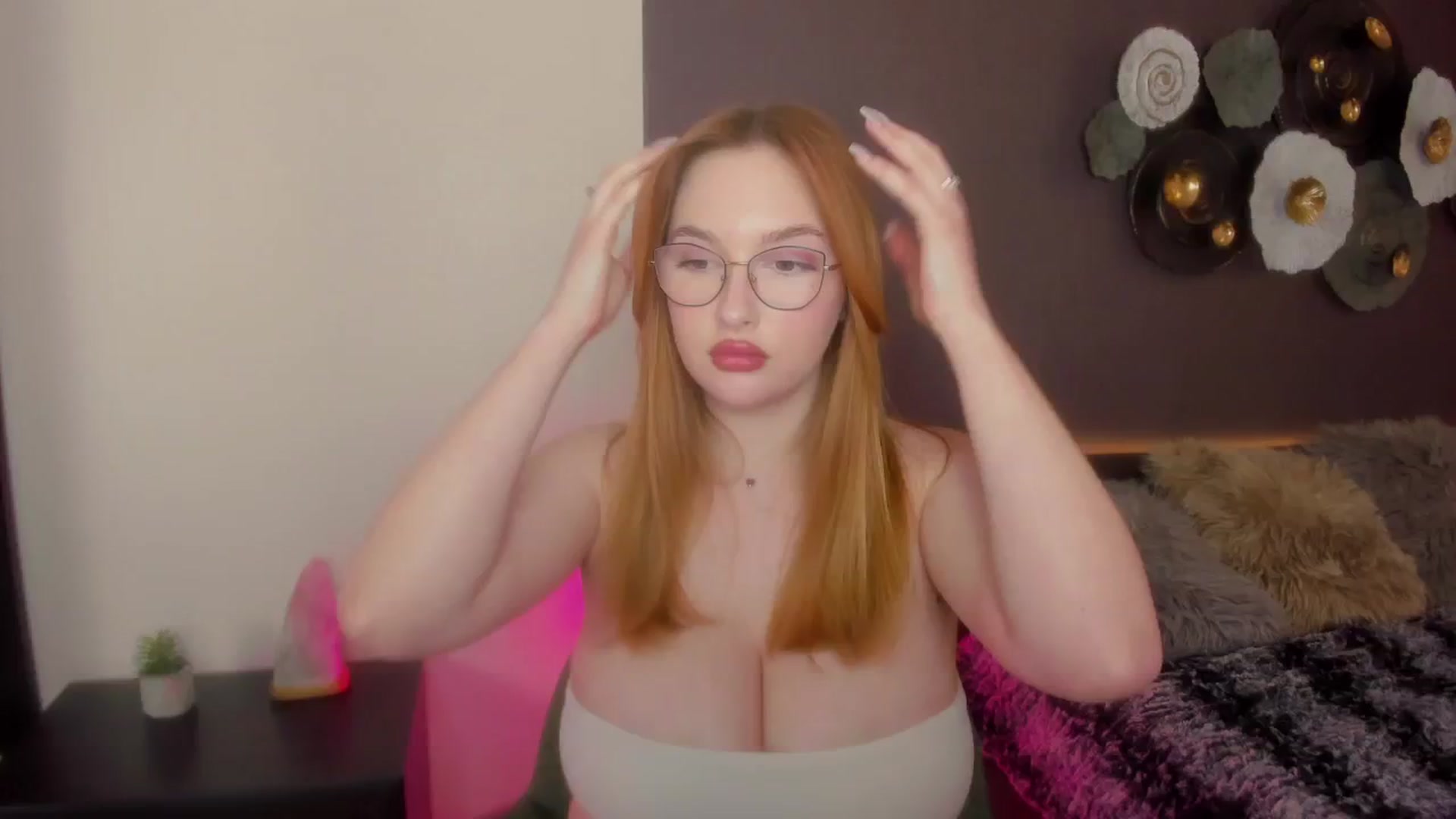 Gallery image thumbnail from AnaFoxy's myfreecams stream on, 02/26/2024, 13:31 image 12 of 20