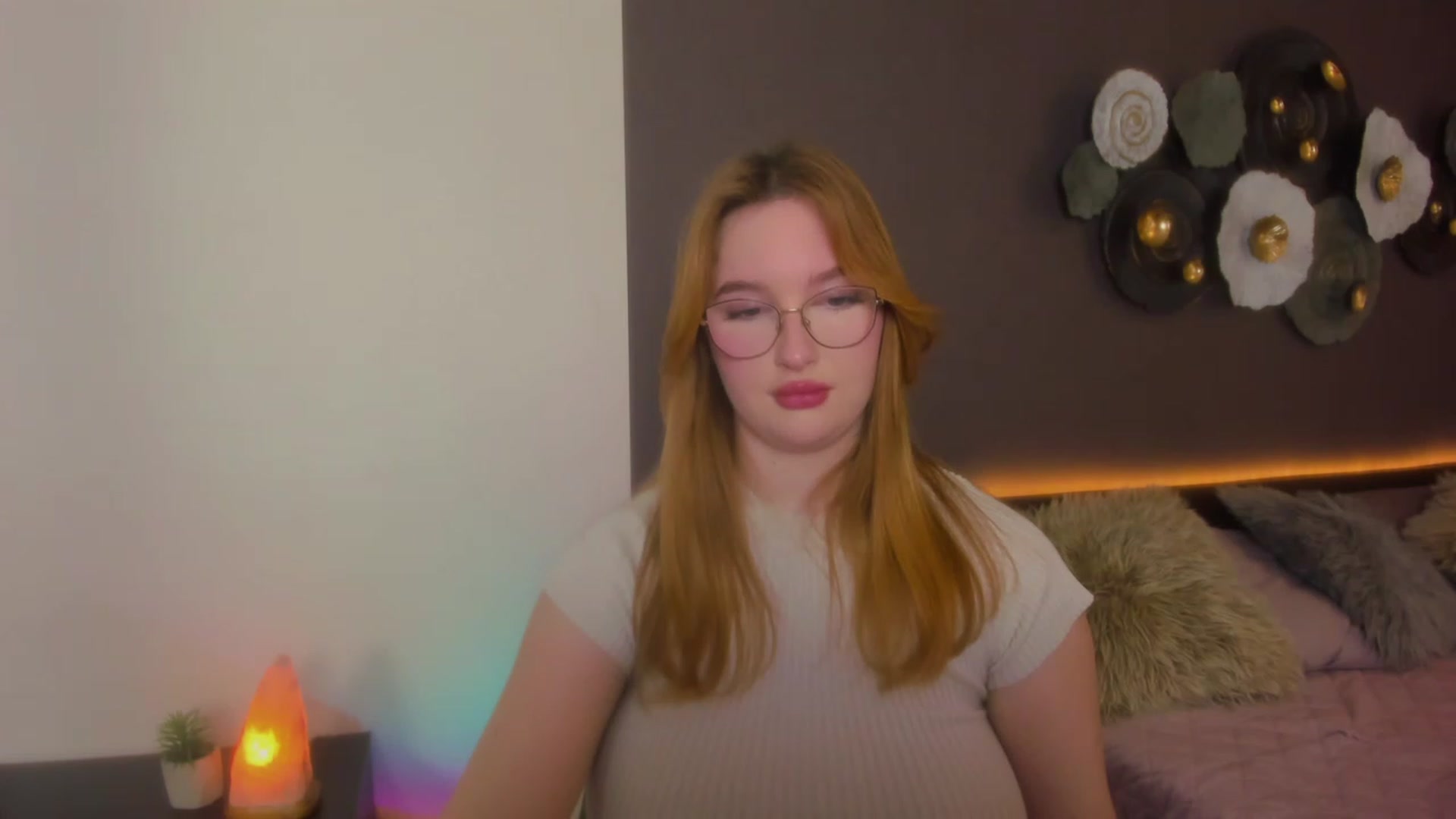 Gallery image thumbnail from AnaFoxy's myfreecams stream on, 03/02/2024, 10:18 image 18 of 20