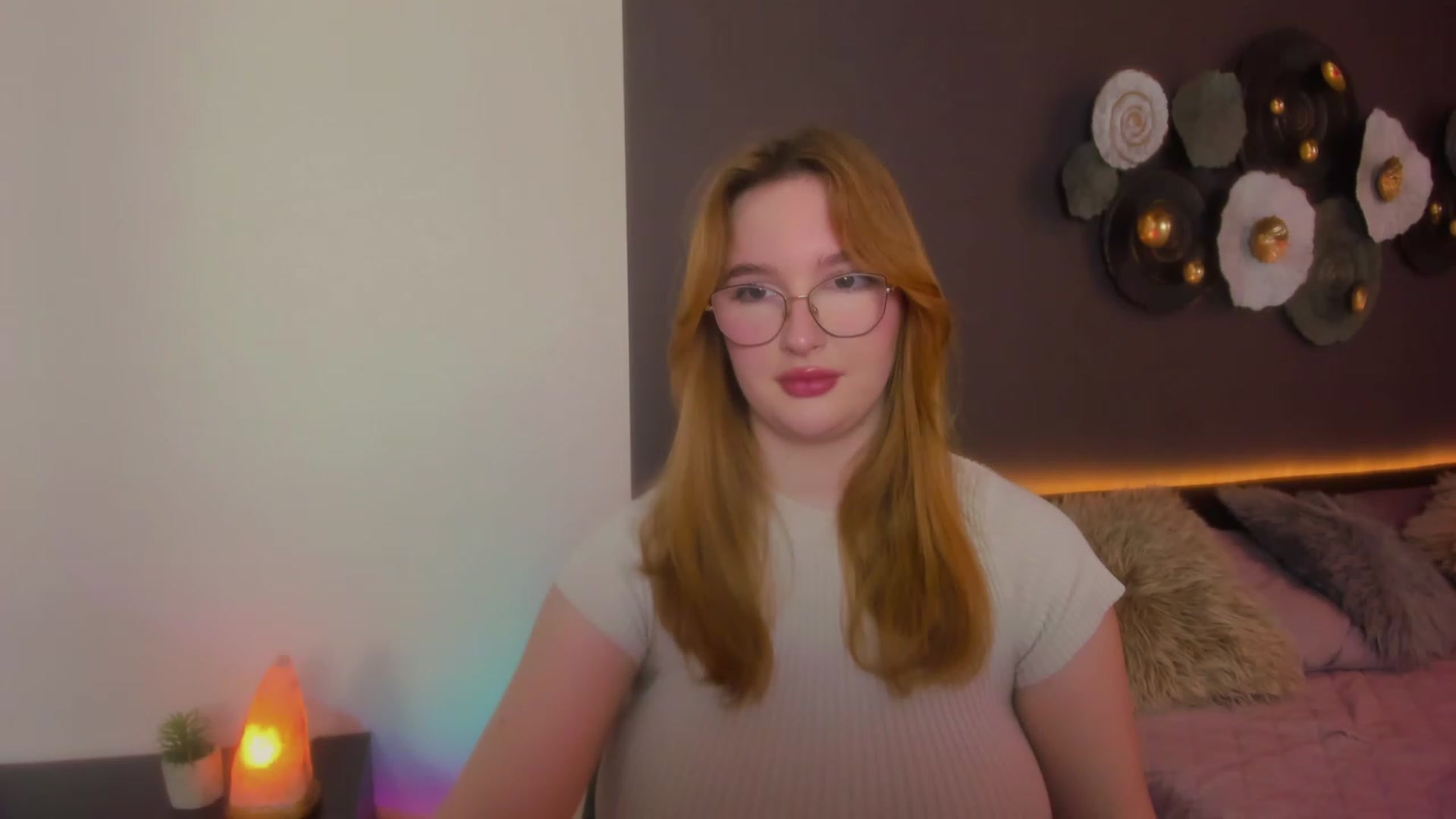 Gallery image thumbnail from AnaFoxy's myfreecams stream on, 03/02/2024, 10:18 image 20 of 20