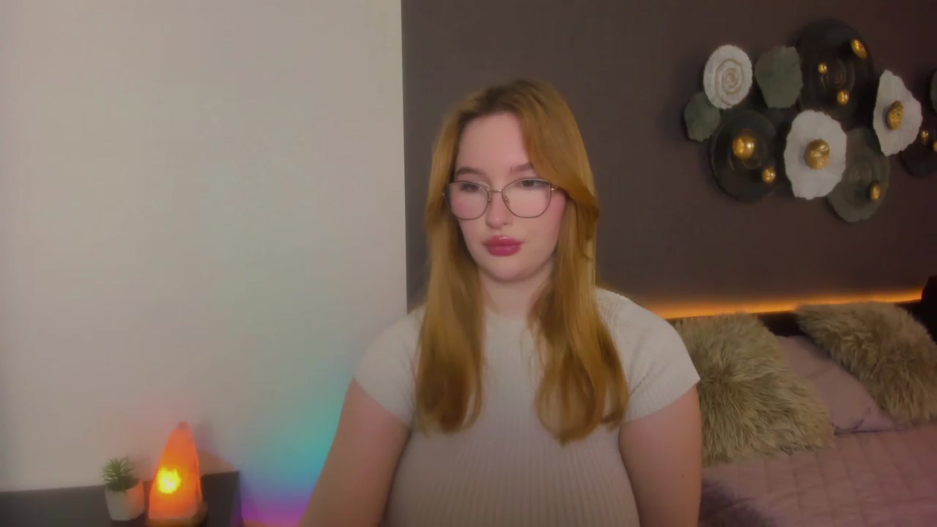 Gallery image thumbnail from AnaFoxy's myfreecams stream on, 03/02/2024, 10:18 image 12 of 20