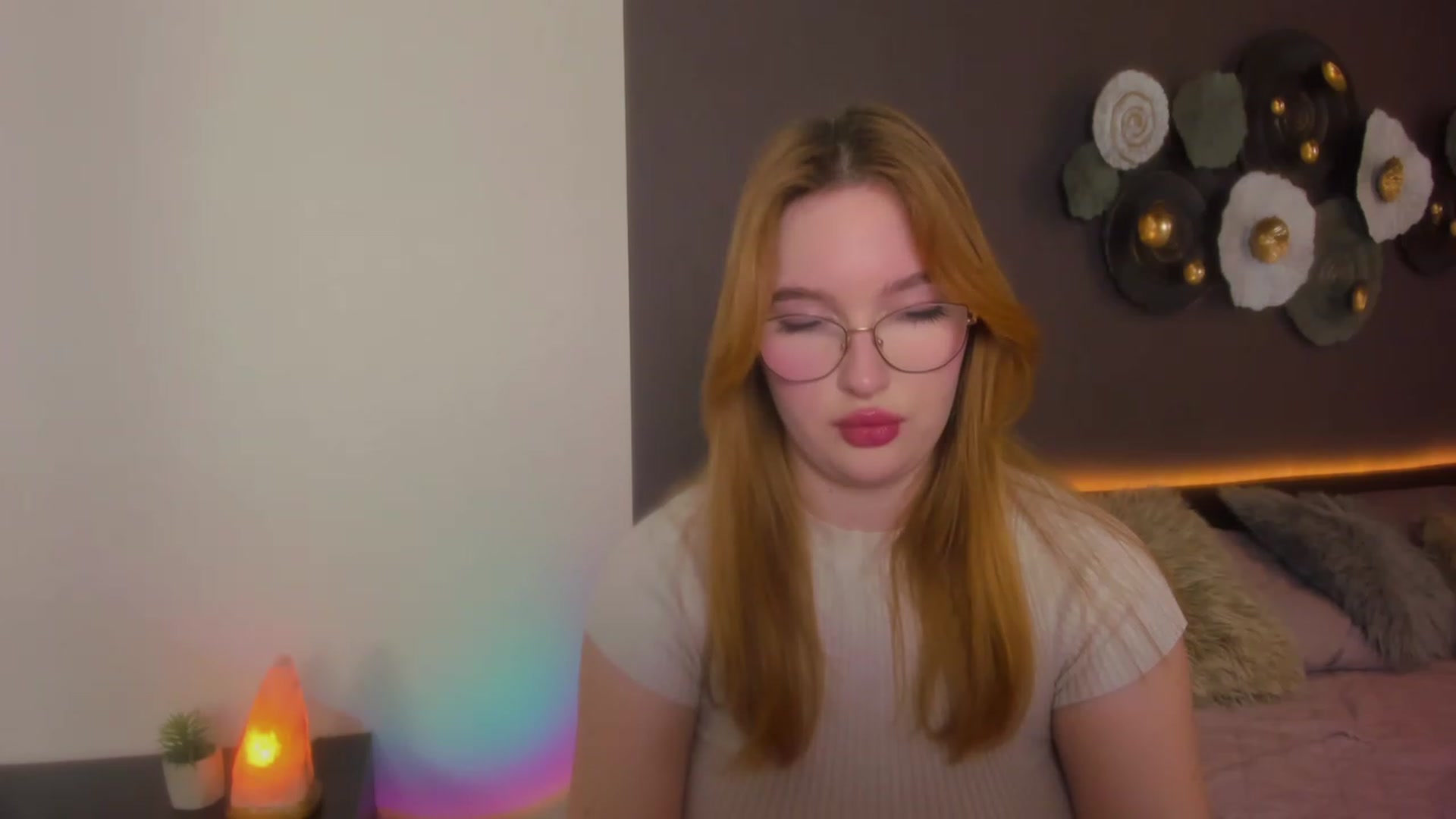 Gallery image thumbnail from AnaFoxy's myfreecams stream on, 03/02/2024, 10:18 image 15 of 20