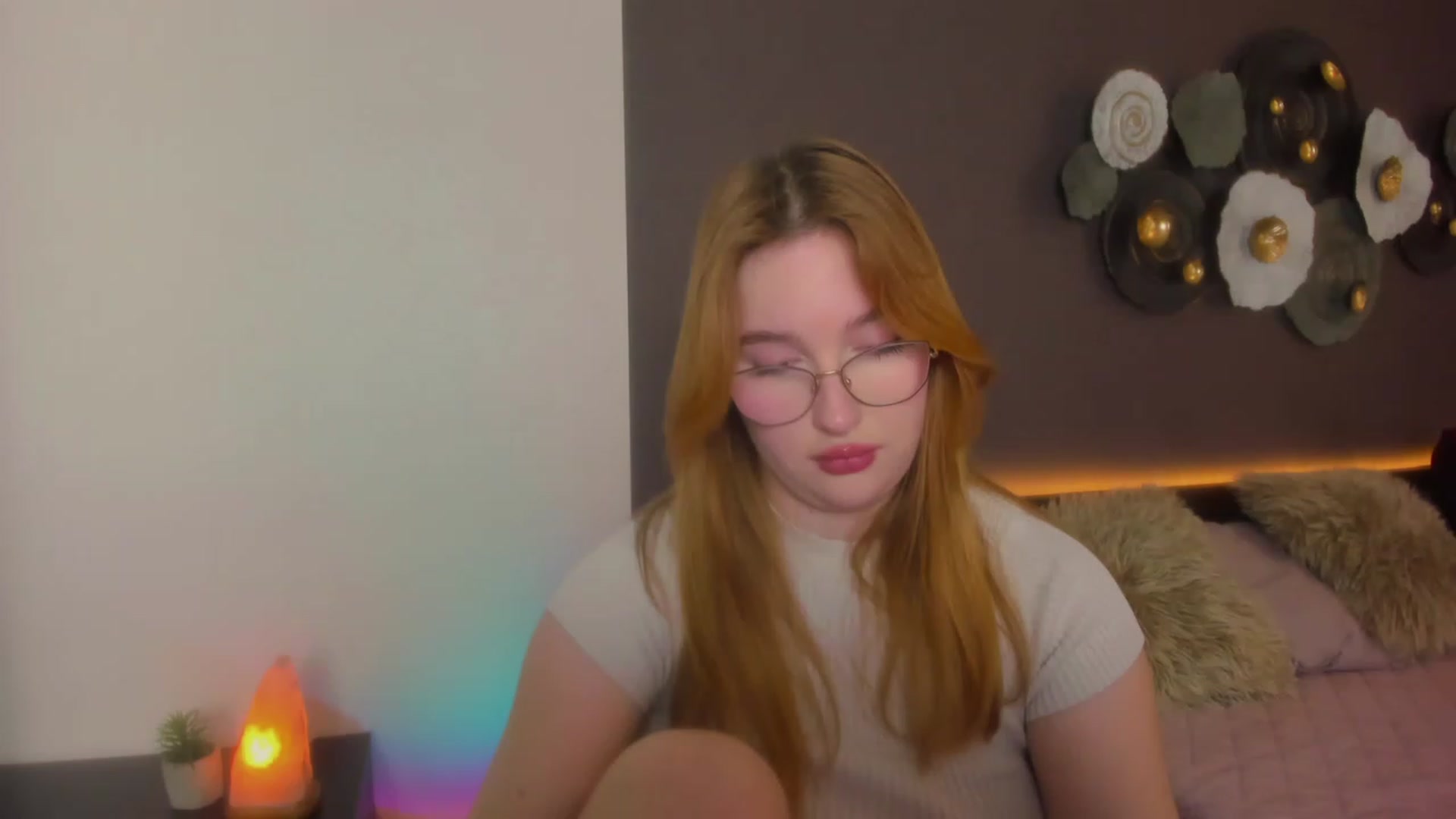 Gallery image thumbnail from AnaFoxy's myfreecams stream on, 03/02/2024, 10:18 image 14 of 20