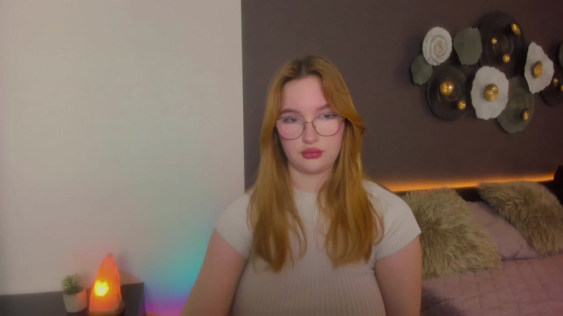 Gallery image thumbnail from AnaFoxy's myfreecams stream on, 03/02/2024, 10:18 image 13 of 20