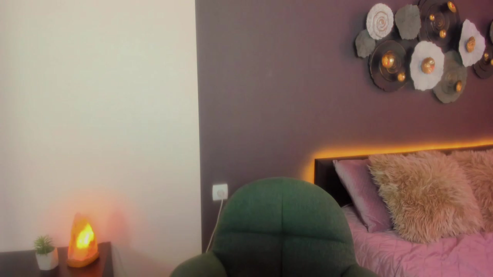 Gallery image thumbnail from AnaFoxy's myfreecams stream on, 03/03/2024, 09:02 image 15 of 20