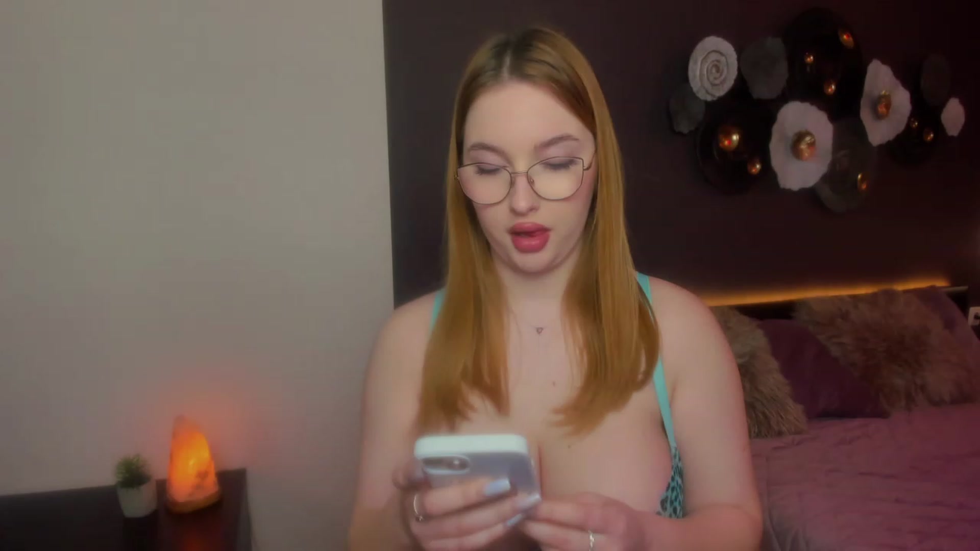Gallery image thumbnail from AnaFoxy's myfreecams stream on, 03/04/2024, 09:16 image 3 of 20