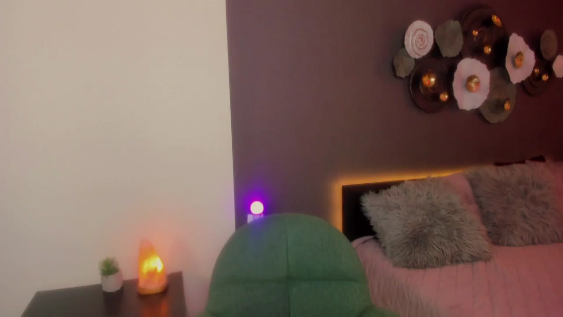 Gallery image thumbnail from AnaFoxy's myfreecams stream on, 03/08/2024, 09:31 image 16 of 20