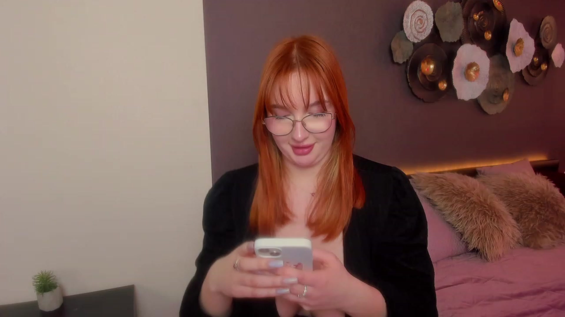 Gallery image thumbnail from AnaFoxy's myfreecams stream on, 03/10/2024, 12:41 image 14 of 20