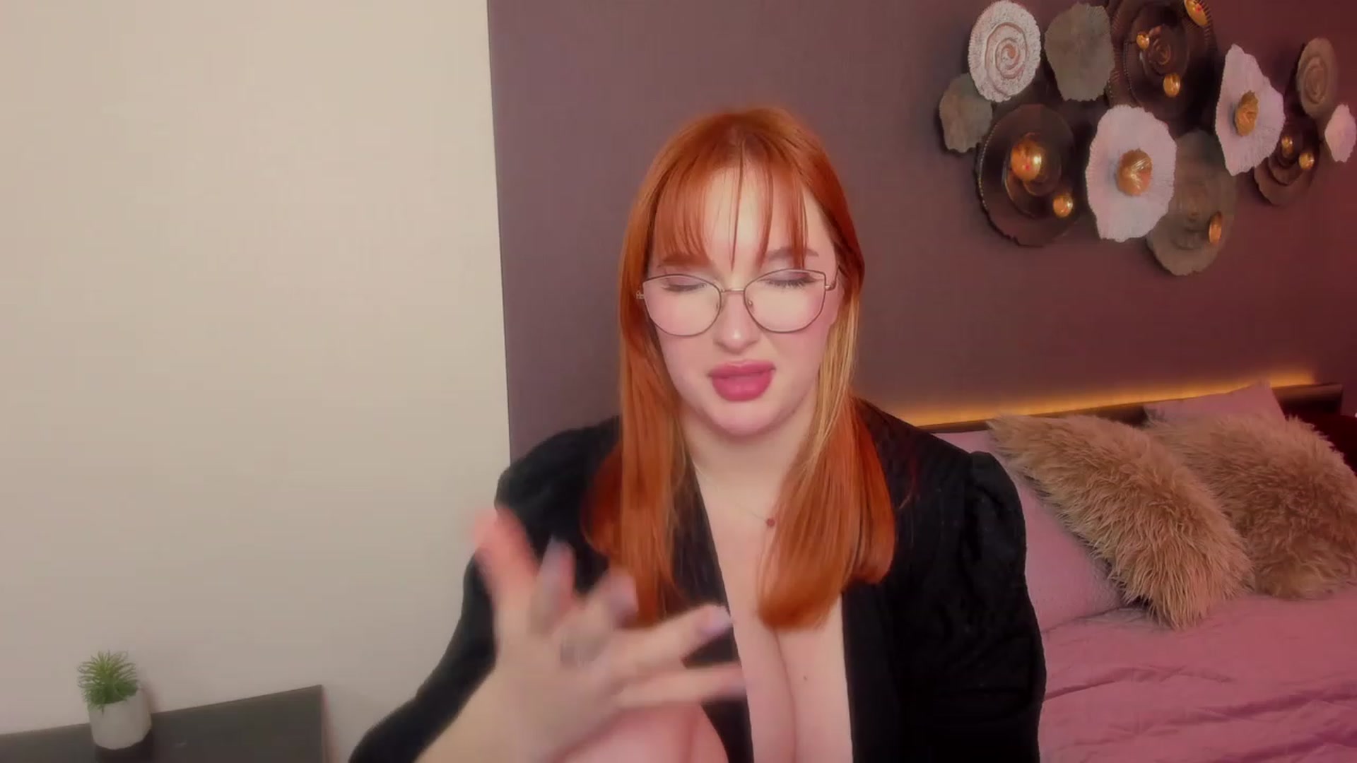 Gallery image thumbnail from AnaFoxy's myfreecams stream on, 03/10/2024, 12:41 image 17 of 20