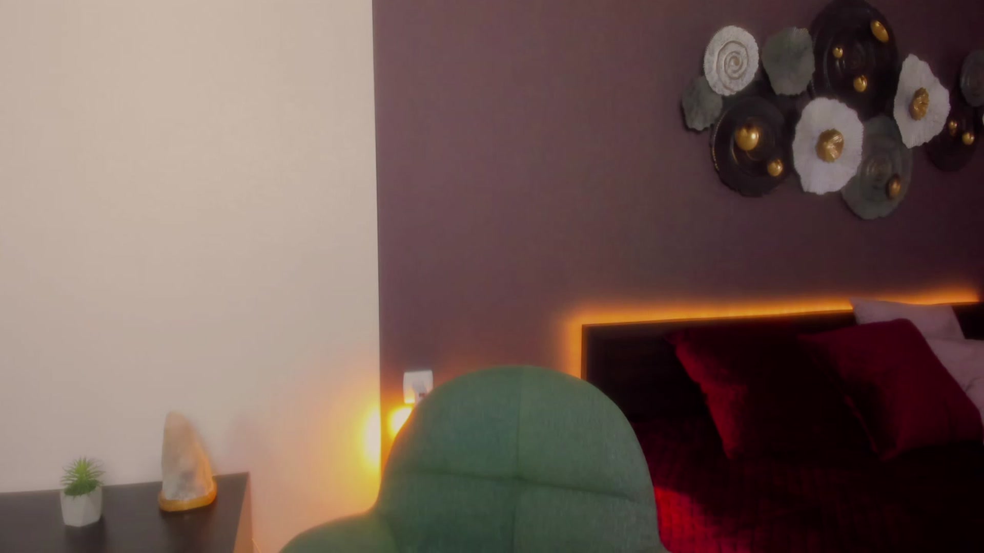 Gallery image thumbnail from AnaFoxy's myfreecams stream on, 03/13/2024, 08:56 image 13 of 20