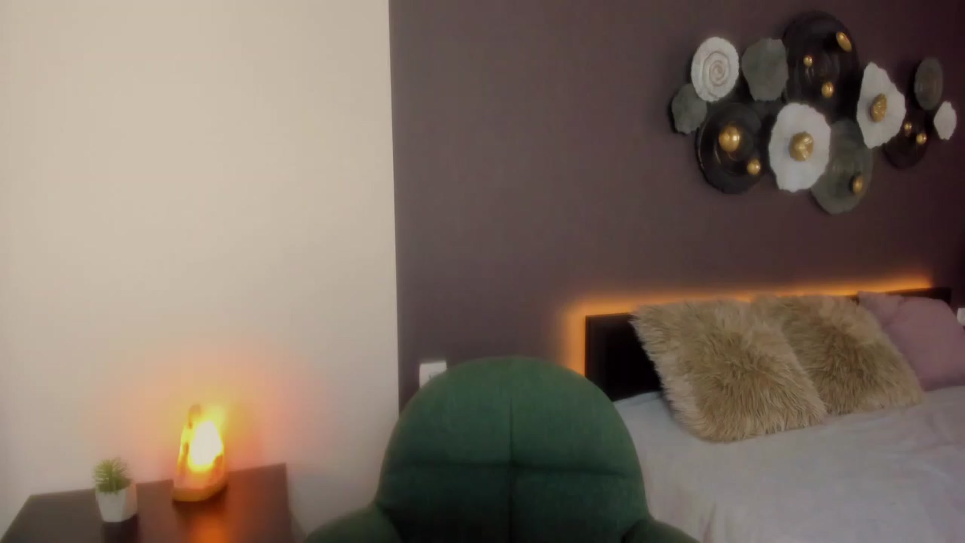 Gallery image thumbnail from AnaFoxy's myfreecams stream on, 03/23/2024, 09:51 image 16 of 20