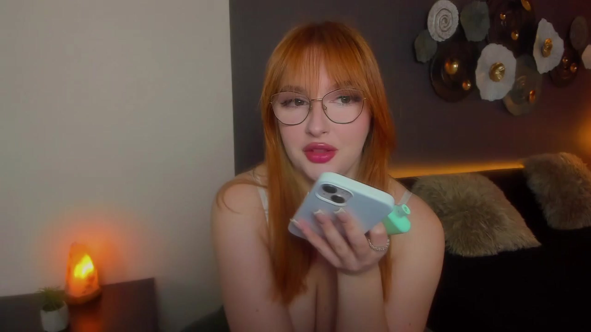 Gallery image thumbnail from AnaFoxy's myfreecams stream on, 03/27/2024, 08:52 image 18 of 20
