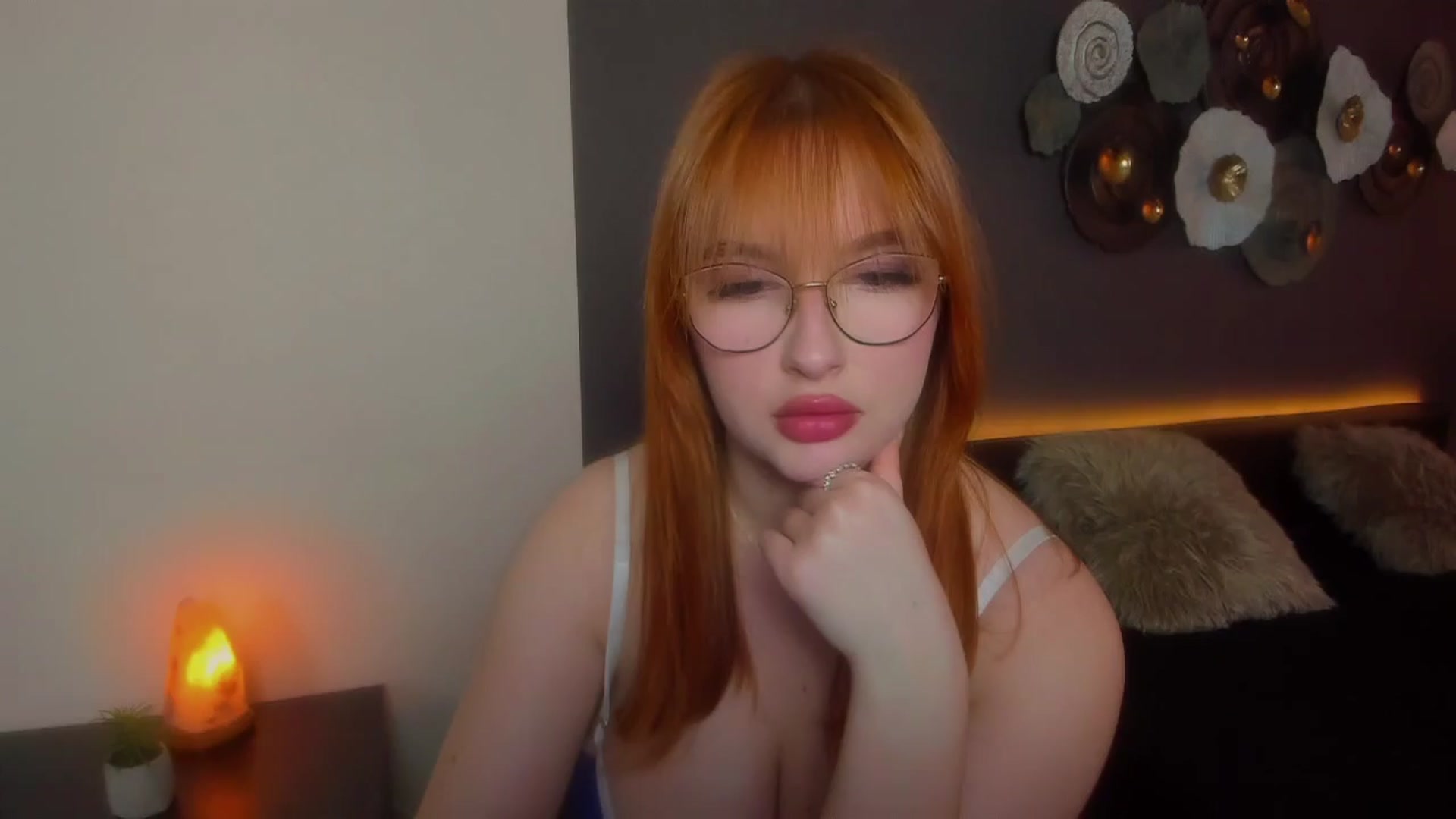 Gallery image thumbnail from AnaFoxy's myfreecams stream on, 03/27/2024, 10:49 image 17 of 20