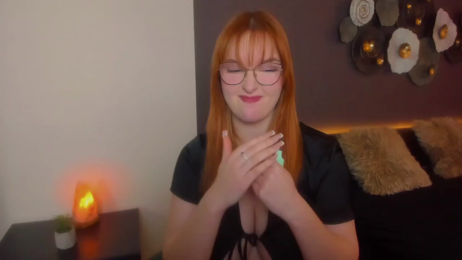 Gallery image thumbnail from AnaFoxy's myfreecams stream on, 03/30/2024, 09:39 image 5 of 20