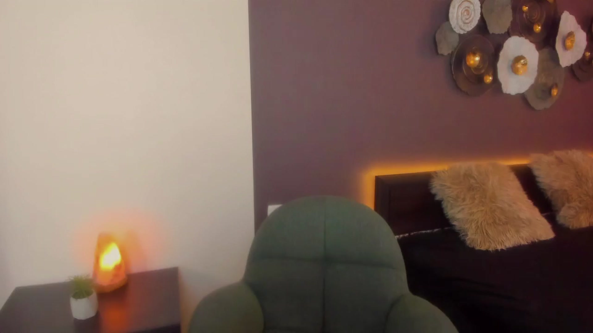 Gallery image thumbnail from AnaFoxy's myfreecams stream on, 03/30/2024, 09:39 image 12 of 20