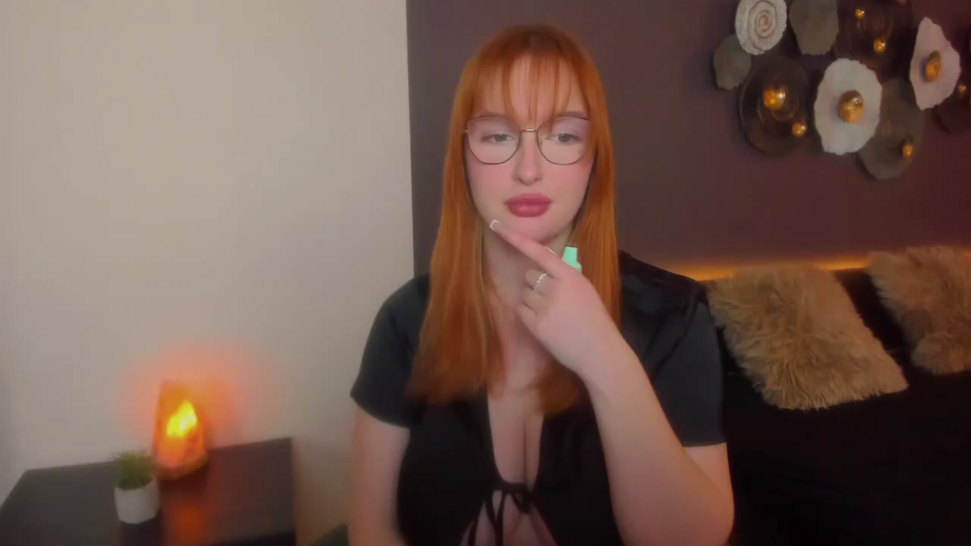 Gallery image thumbnail from AnaFoxy's myfreecams stream on, 03/30/2024, 09:39 image 7 of 20