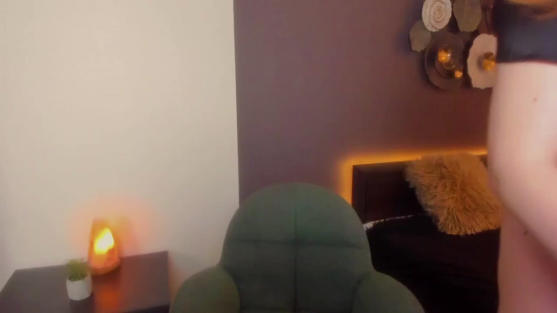 Gallery image thumbnail from AnaFoxy's myfreecams stream on, 03/30/2024, 09:39 image 15 of 20