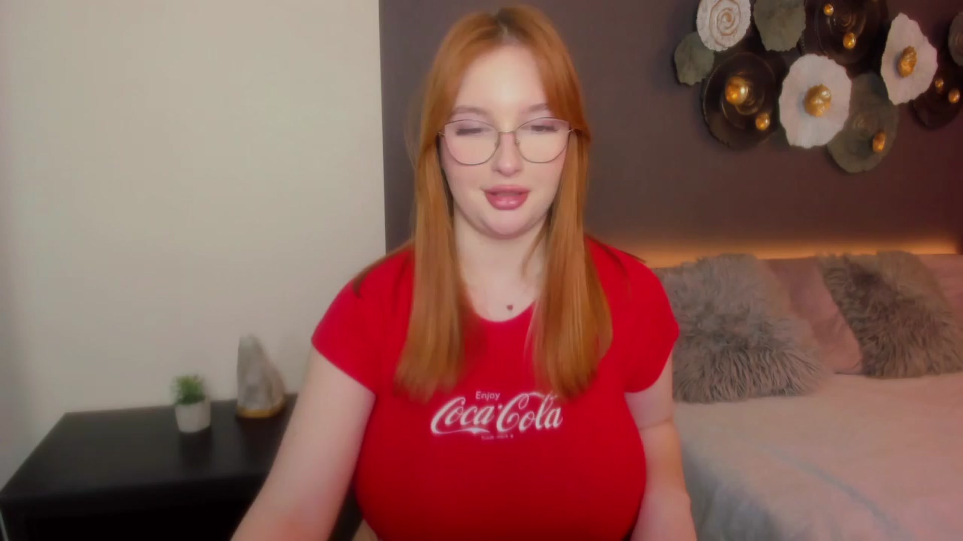 Gallery image thumbnail from AnaFoxy's myfreecams stream on, 04/15/2024, 08:46 image 2 of 20