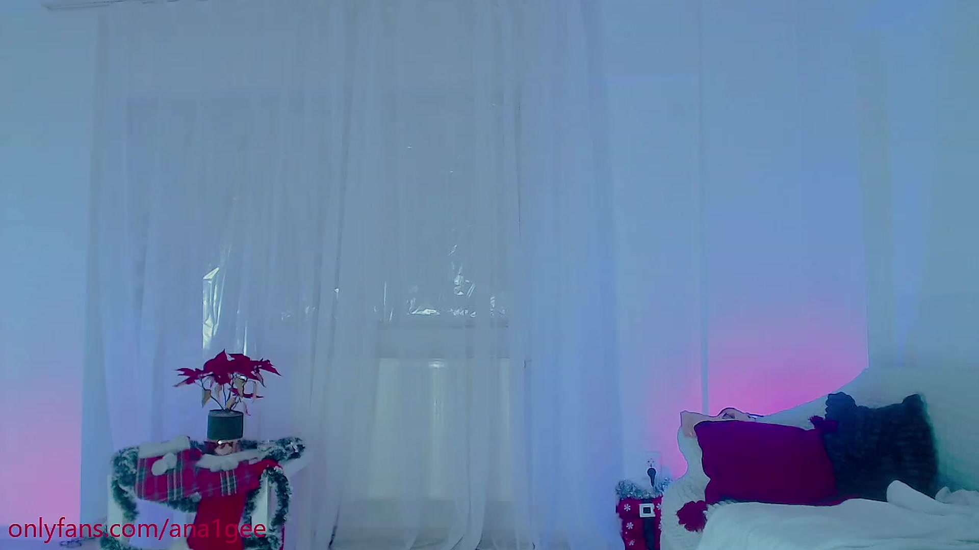Gallery image thumbnail from AnaGee's myfreecams stream on, 12/11/2022, 01:41 image 14 of 20