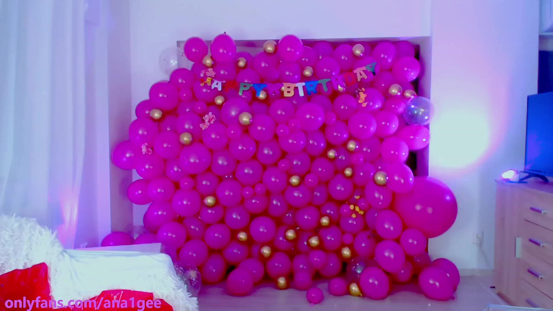 Gallery image thumbnail from AnaGee's myfreecams stream on, 03/25/2023, 03:41 image 16 of 20