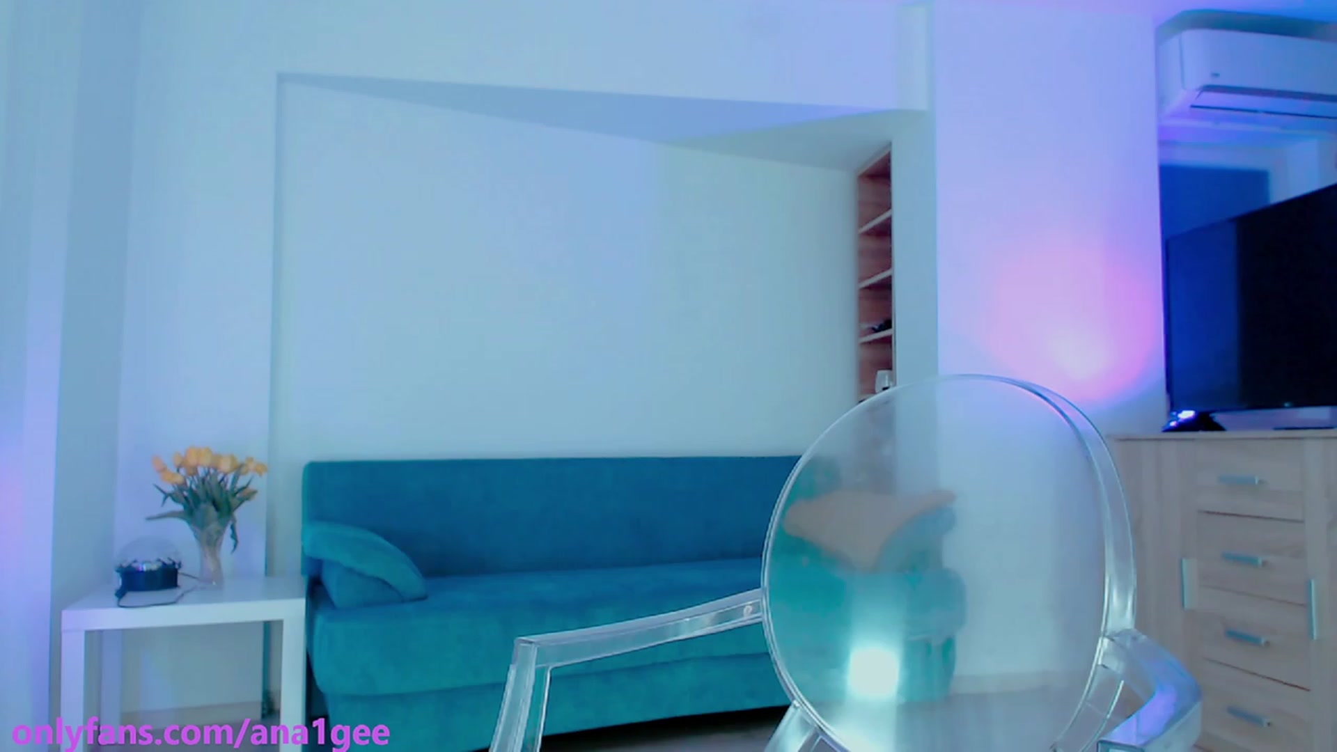 Gallery image thumbnail from AnaGee's myfreecams stream on, 04/23/2023, 20:25 image 2 of 20