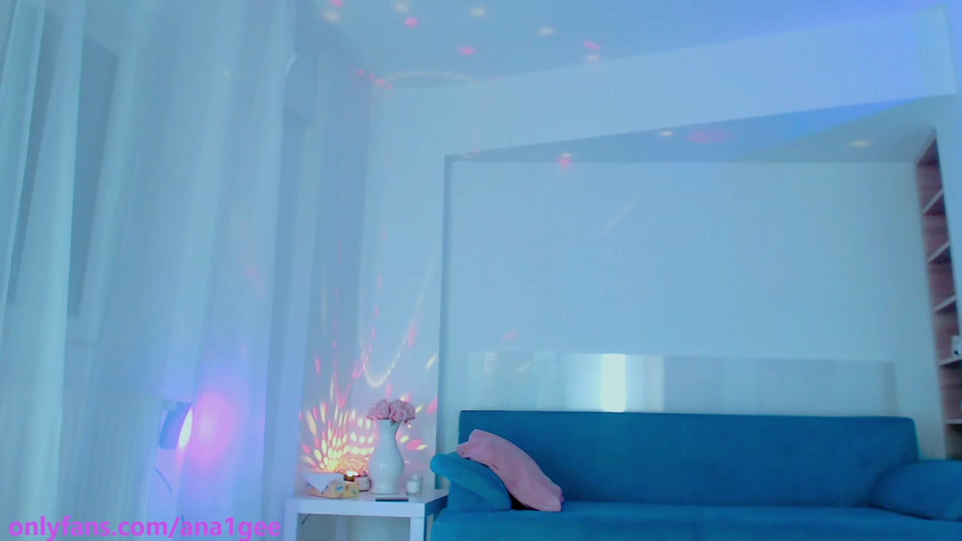 Gallery image thumbnail from AnaGee's myfreecams stream on, 05/06/2023, 21:49 image 16 of 20