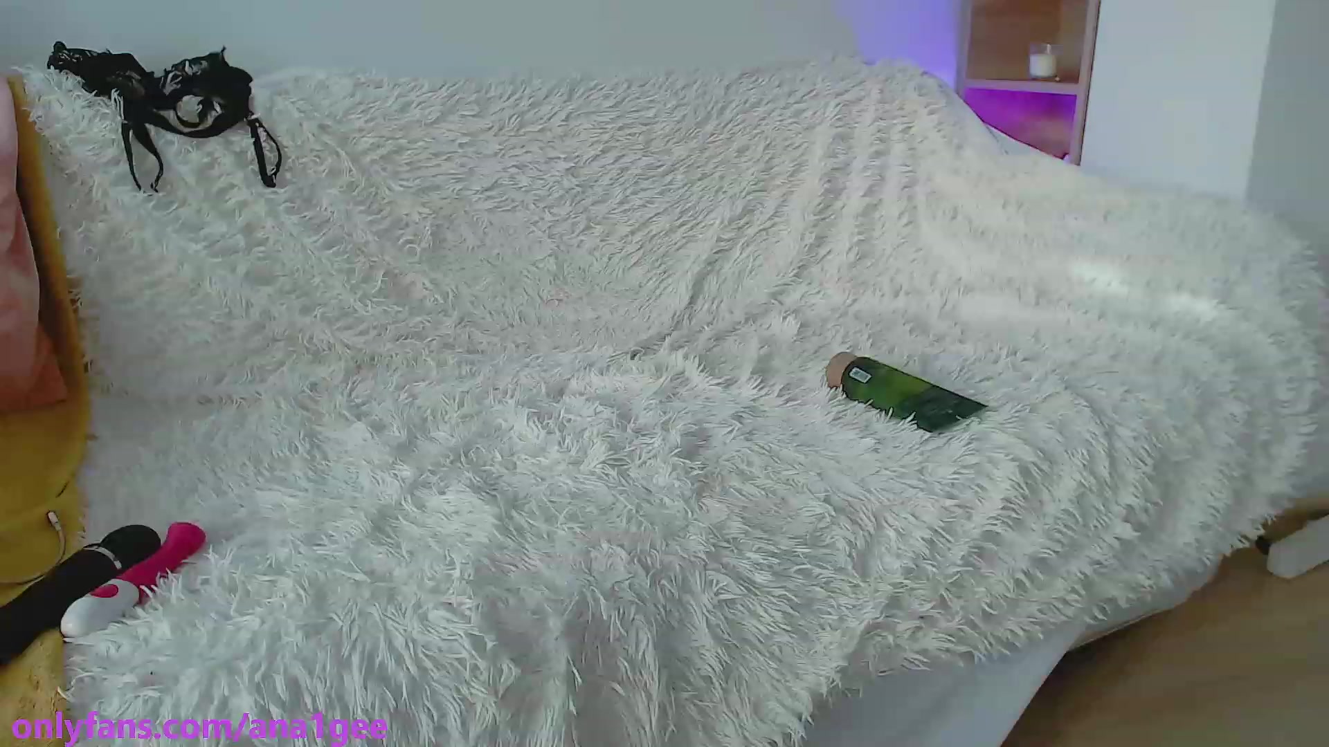 Gallery image thumbnail from AnaGee's myfreecams stream on, 05/13/2023, 17:40 image 9 of 20