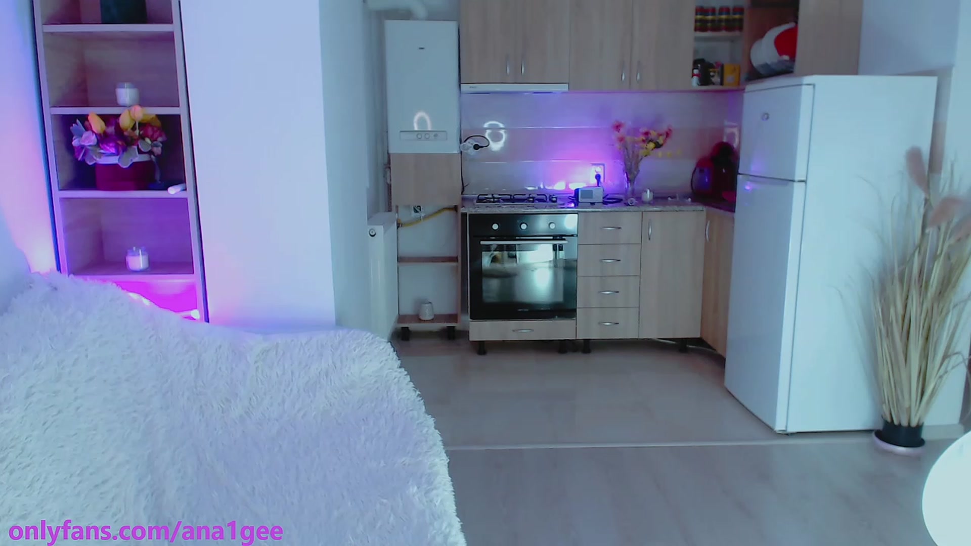 Gallery image thumbnail from AnaGee's myfreecams stream on, 05/19/2023, 22:14 image 15 of 20