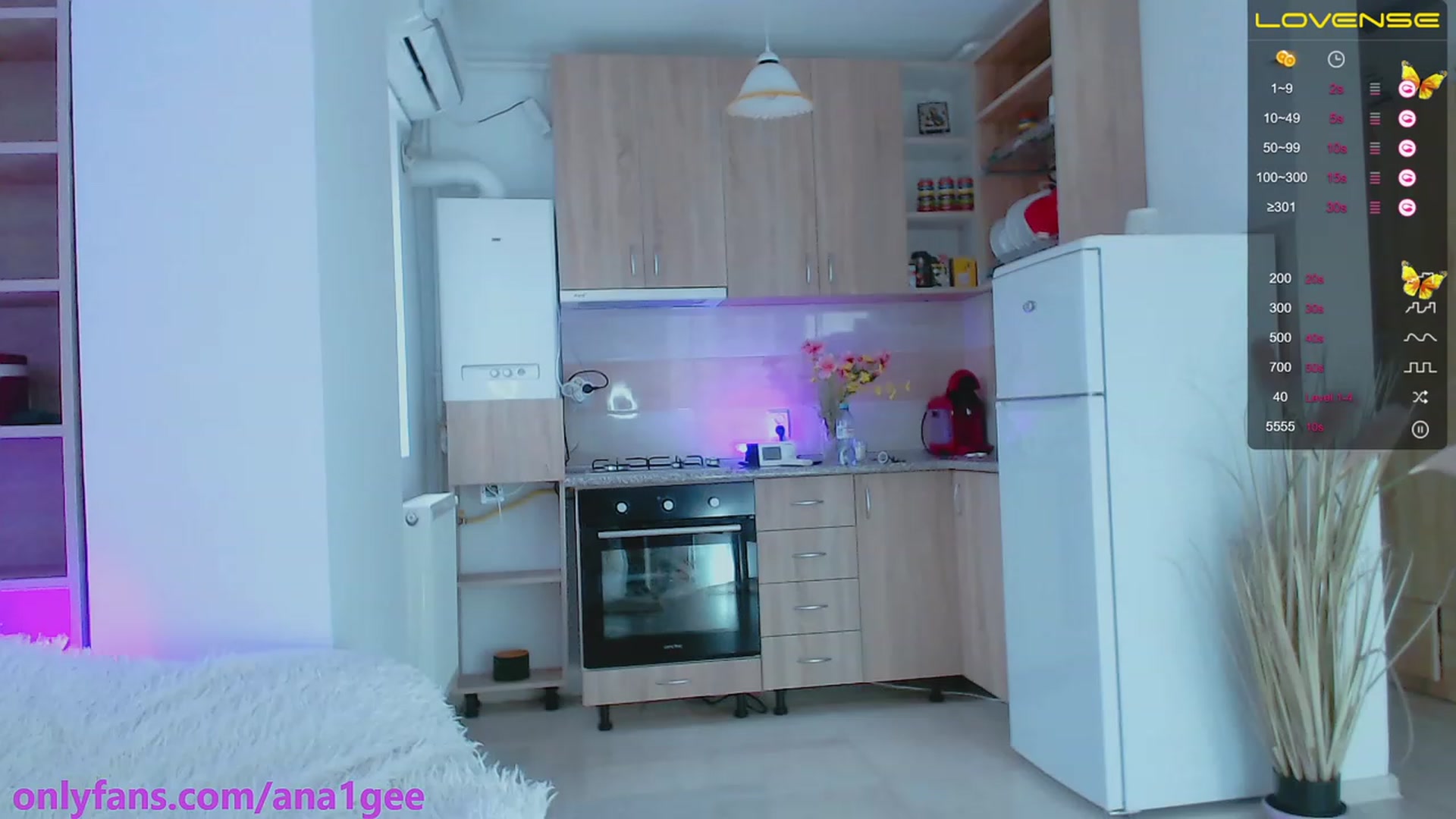 Gallery image thumbnail from AnaGee's myfreecams stream on, 05/26/2023, 16:32 image 12 of 20