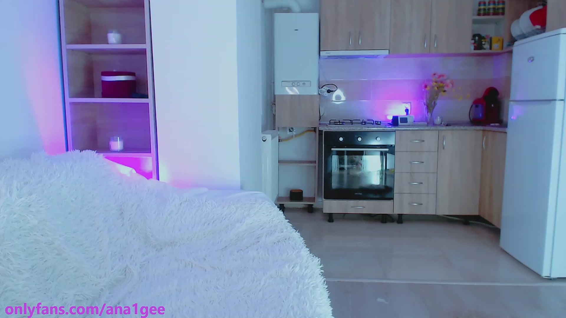 Gallery image thumbnail from AnaGee's myfreecams stream on, 05/27/2023, 01:32 image 15 of 20
